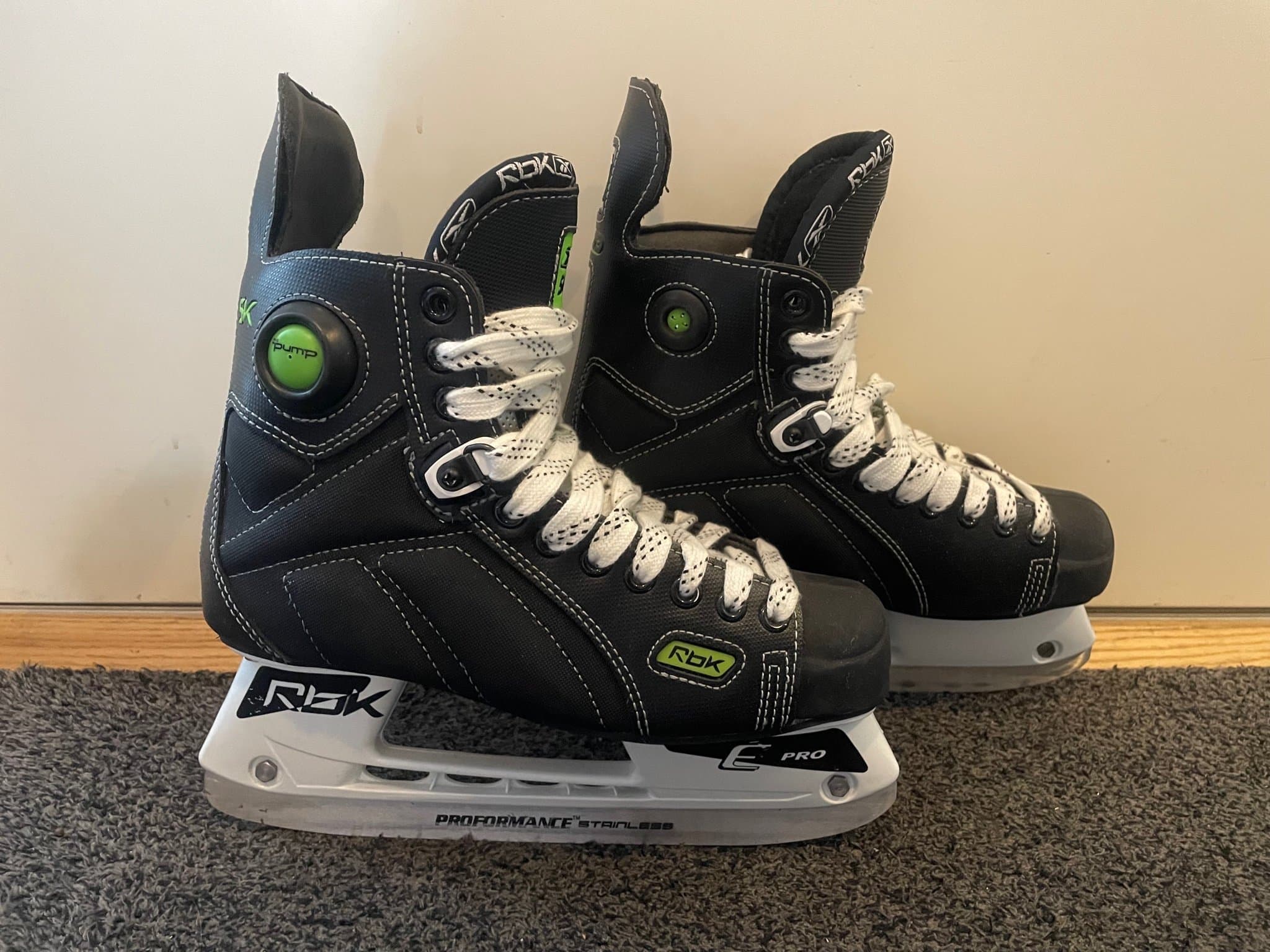 Reebok 5K The Pump Hockeyskridskor Storlek 6.5 (40,5)