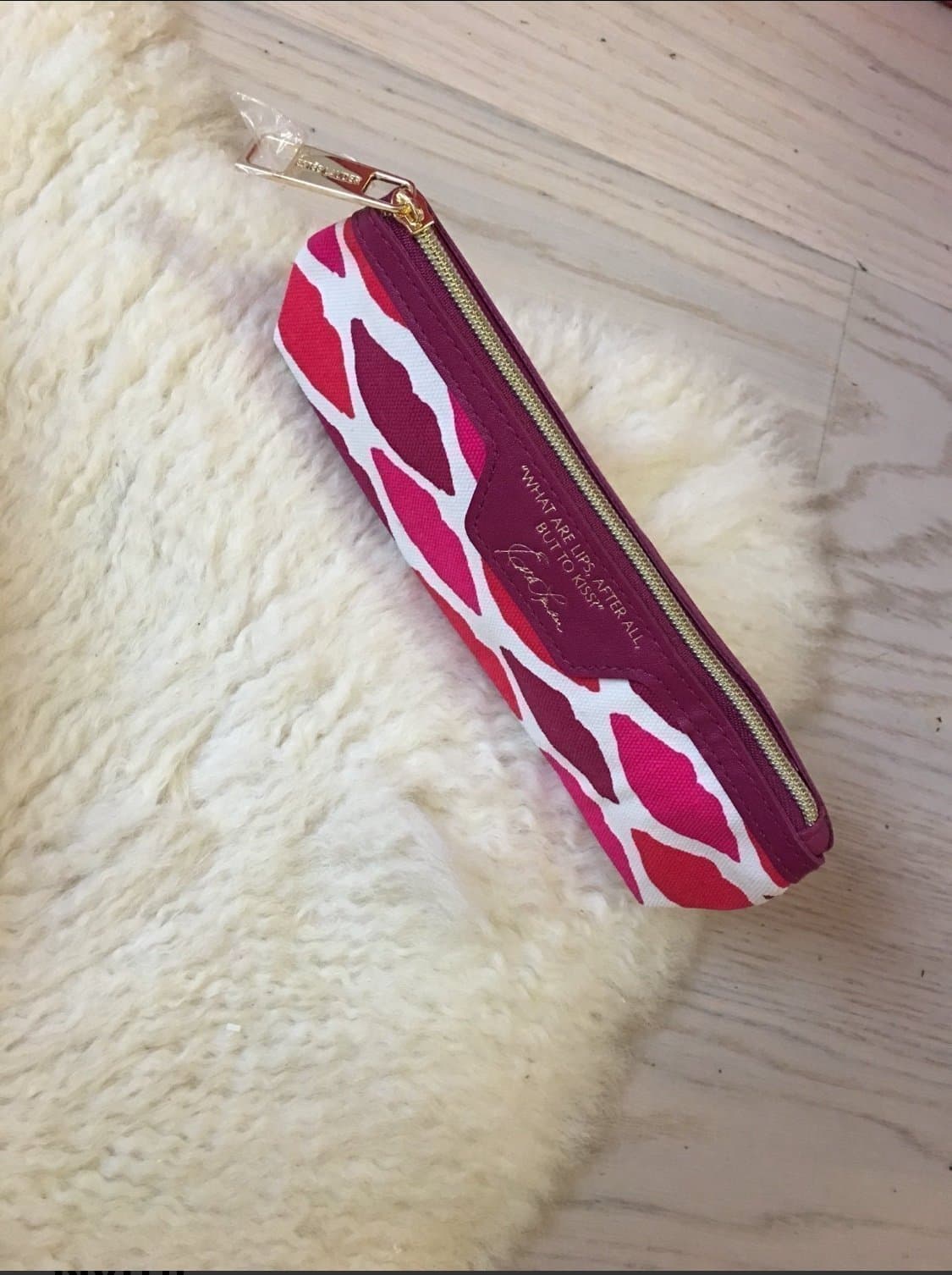 Estee Lauder Sminkväska med pussmunnar på Nytt!!