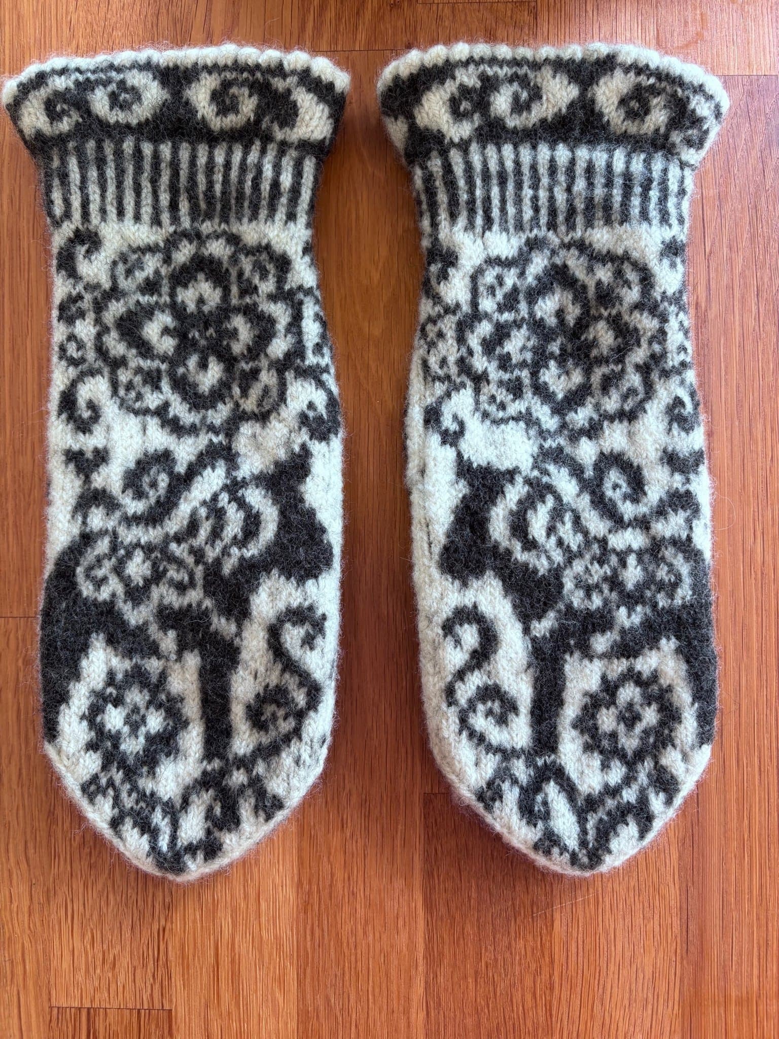 Nya Ullvantar Handstickade