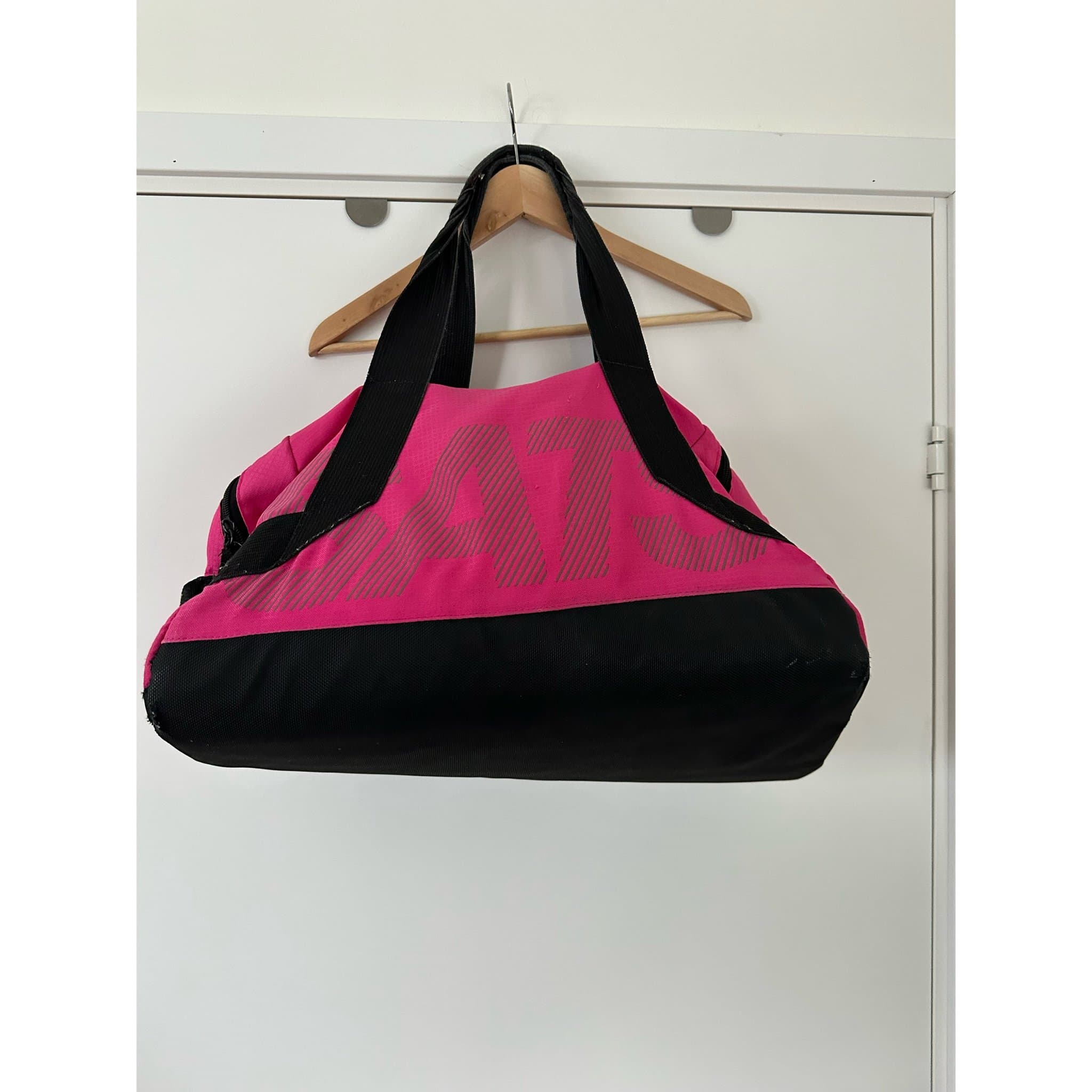 SATS träningsväska i rosa och svart