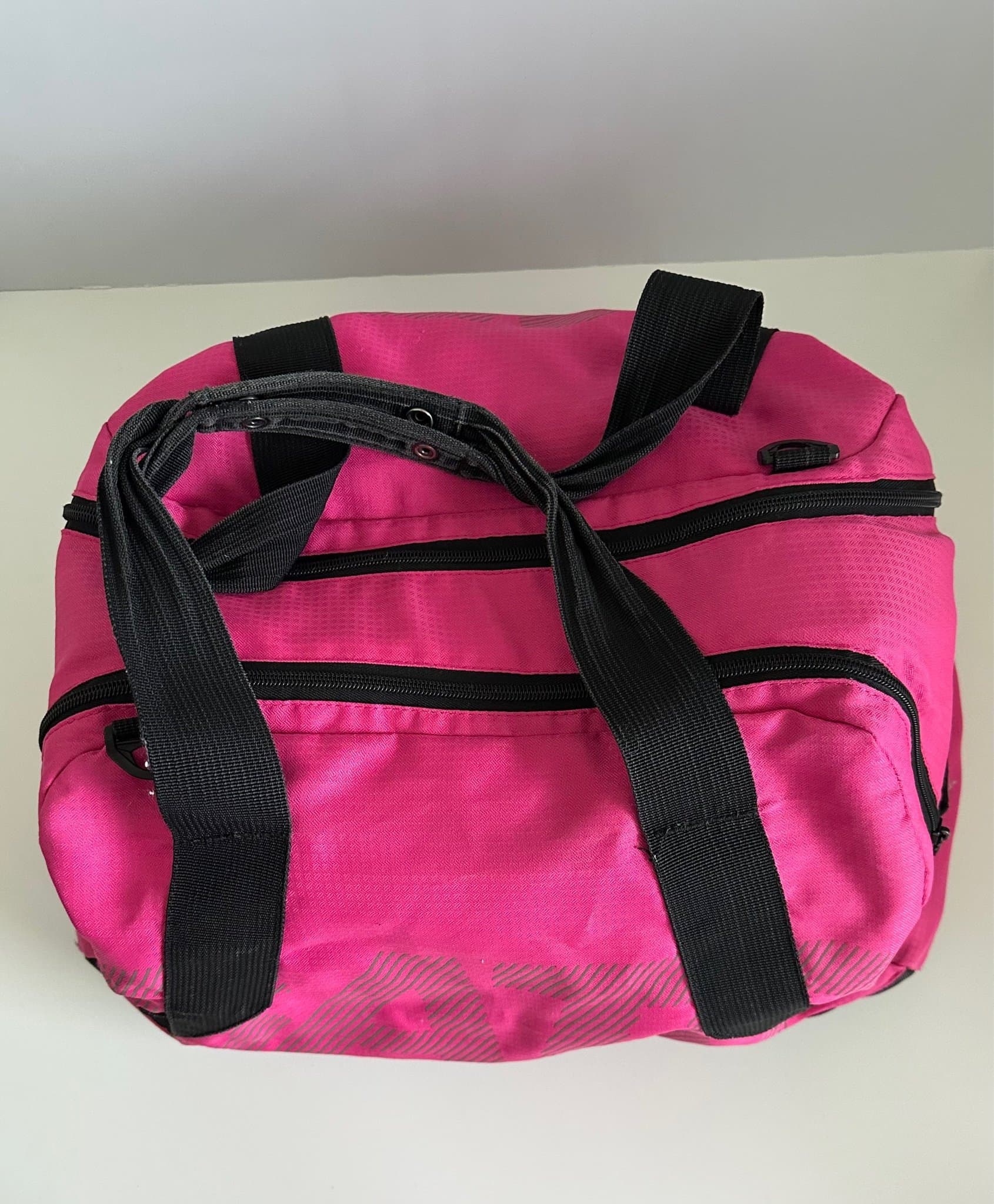 SATS träningsväska i rosa och svart