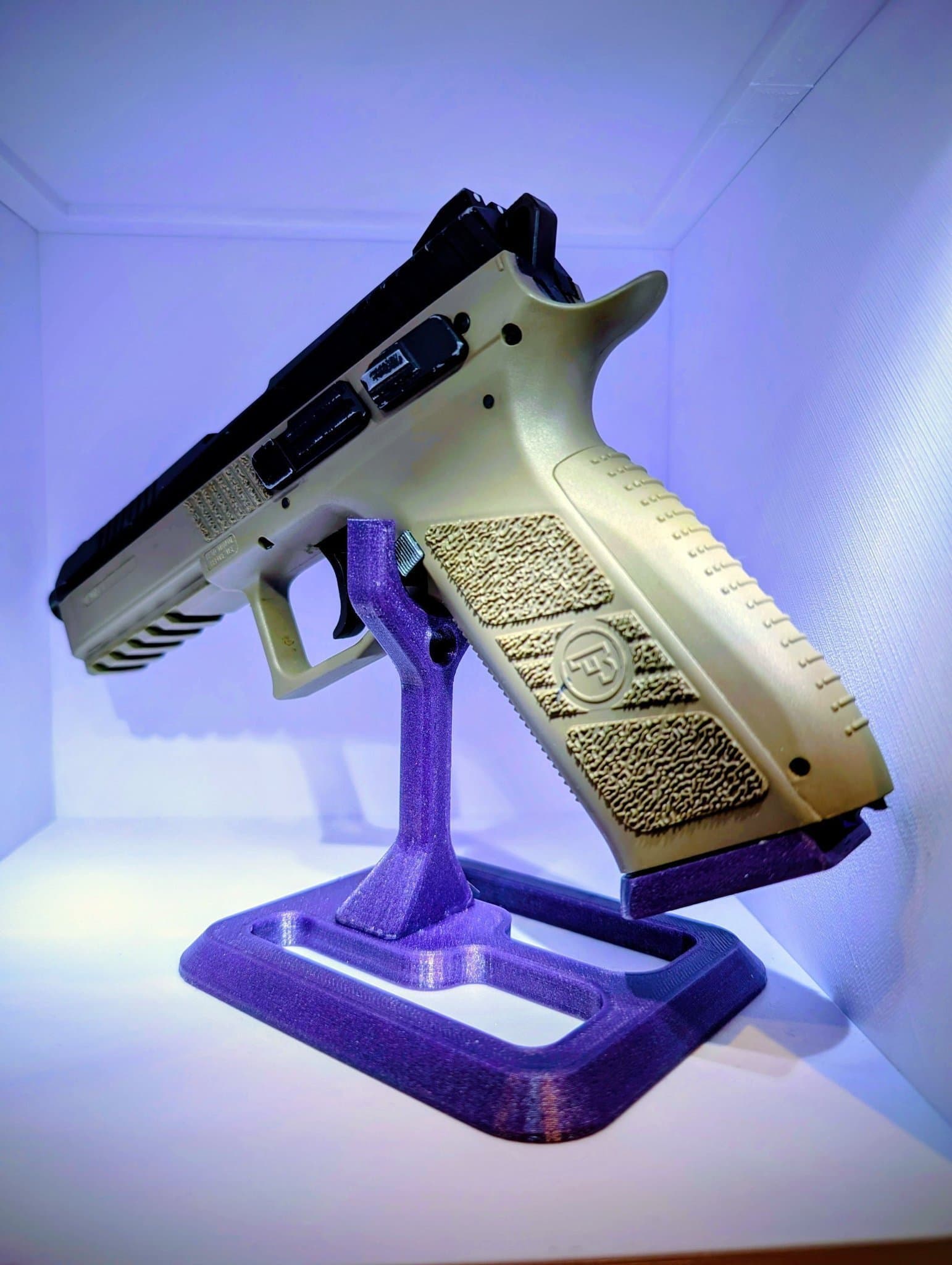 Airsoft Pistol balance stand