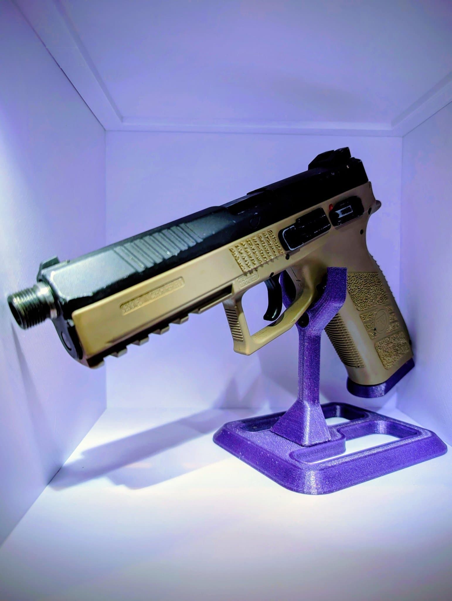 Airsoft Pistol balance stand
