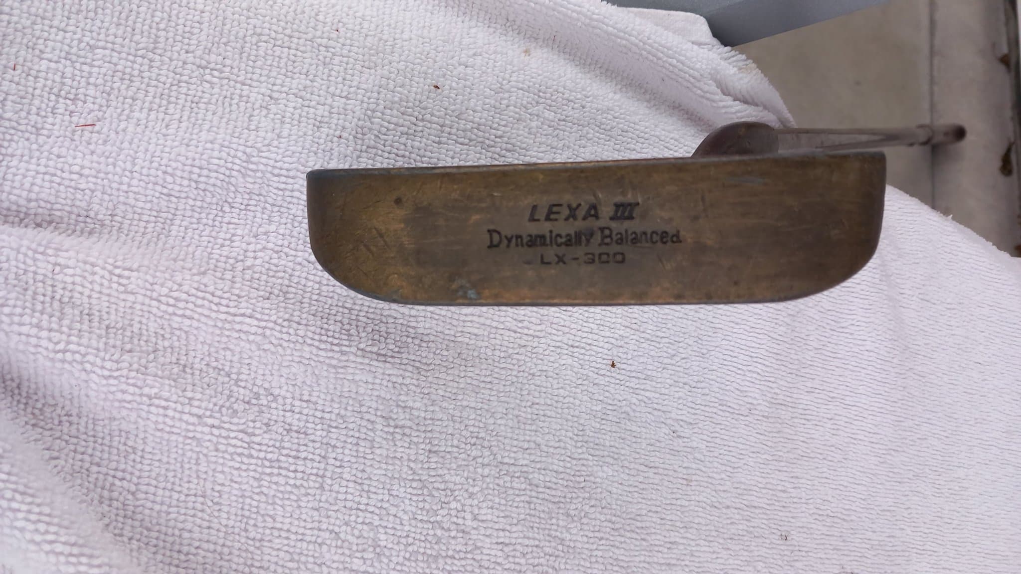 Putter: LEXA. Lx 300. Högerklubba.