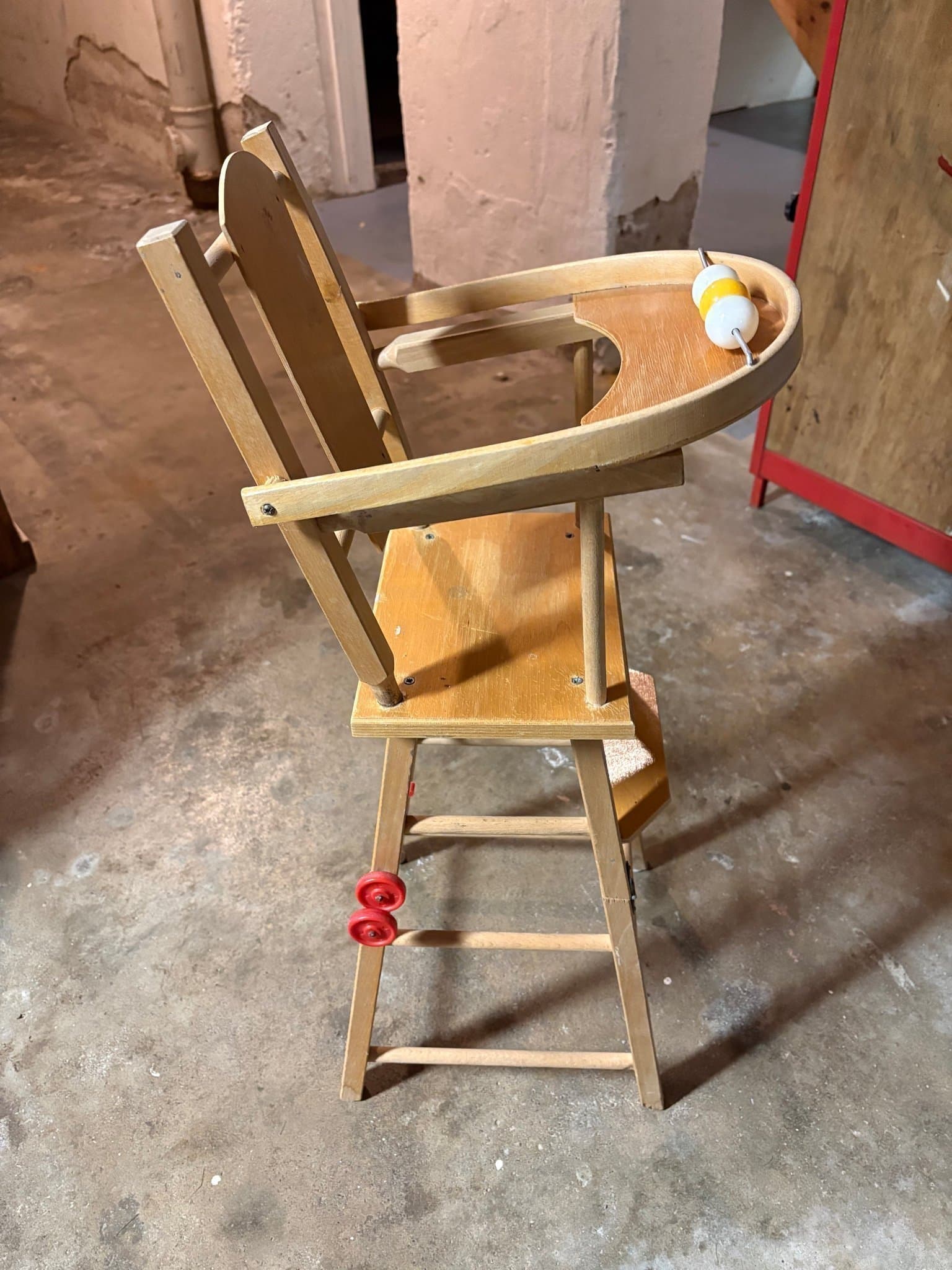 Matstol / stol till dockor i trä, retro, gammal , leksak