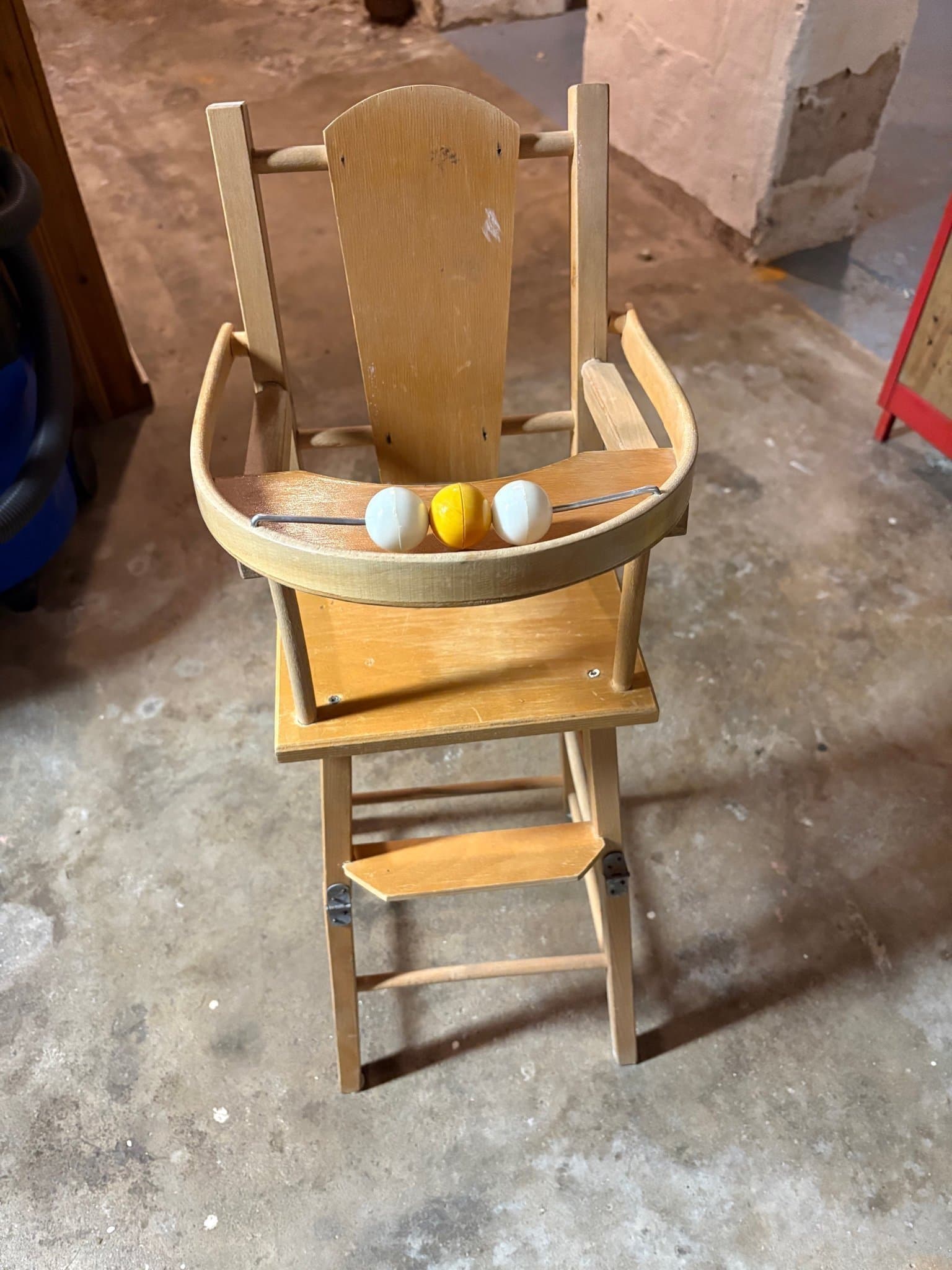 Matstol / stol till dockor i trä, retro, gammal , leksak