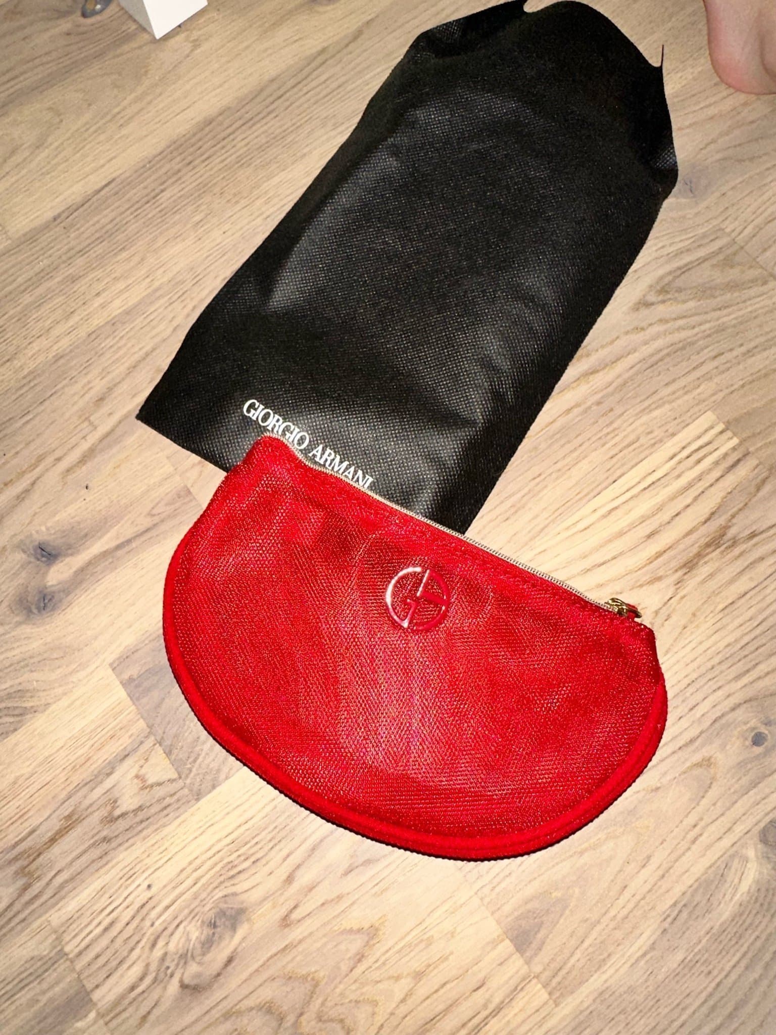Giorgio Armani röd sminkväska
