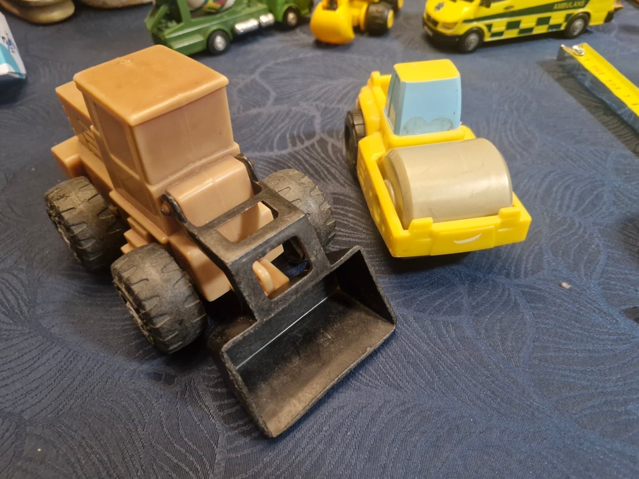 Leksaksfordon - Schaktmaskin och Vält