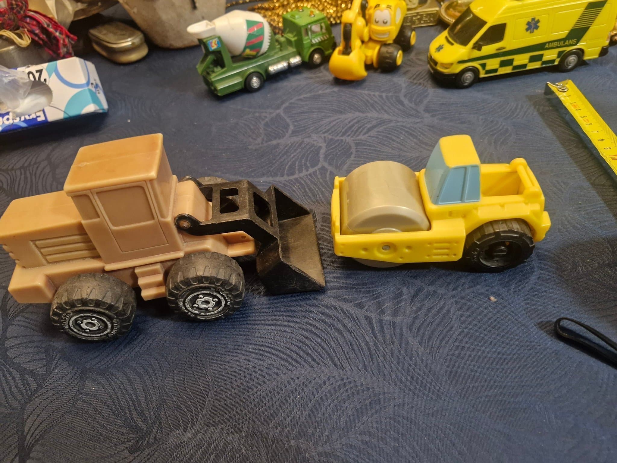 Leksaksfordon - Schaktmaskin och Vält