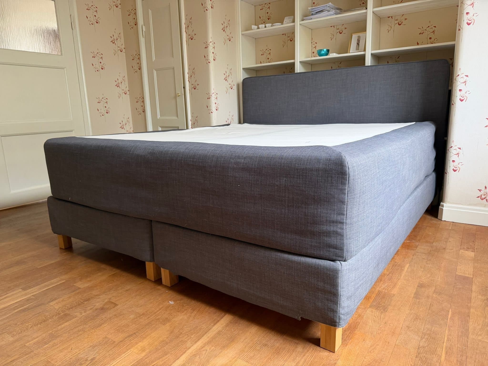 IKEA Dunvik kontinentalsäng 180 cm, Hemkörning inom Göteborg.