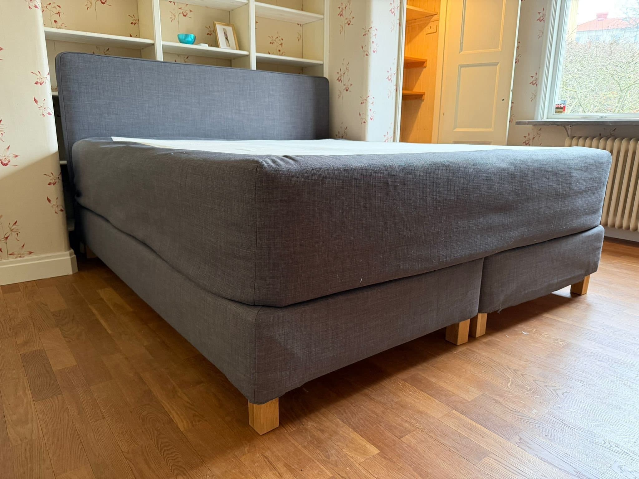 IKEA Dunvik kontinentalsäng 180 cm, Hemkörning inom Göteborg.