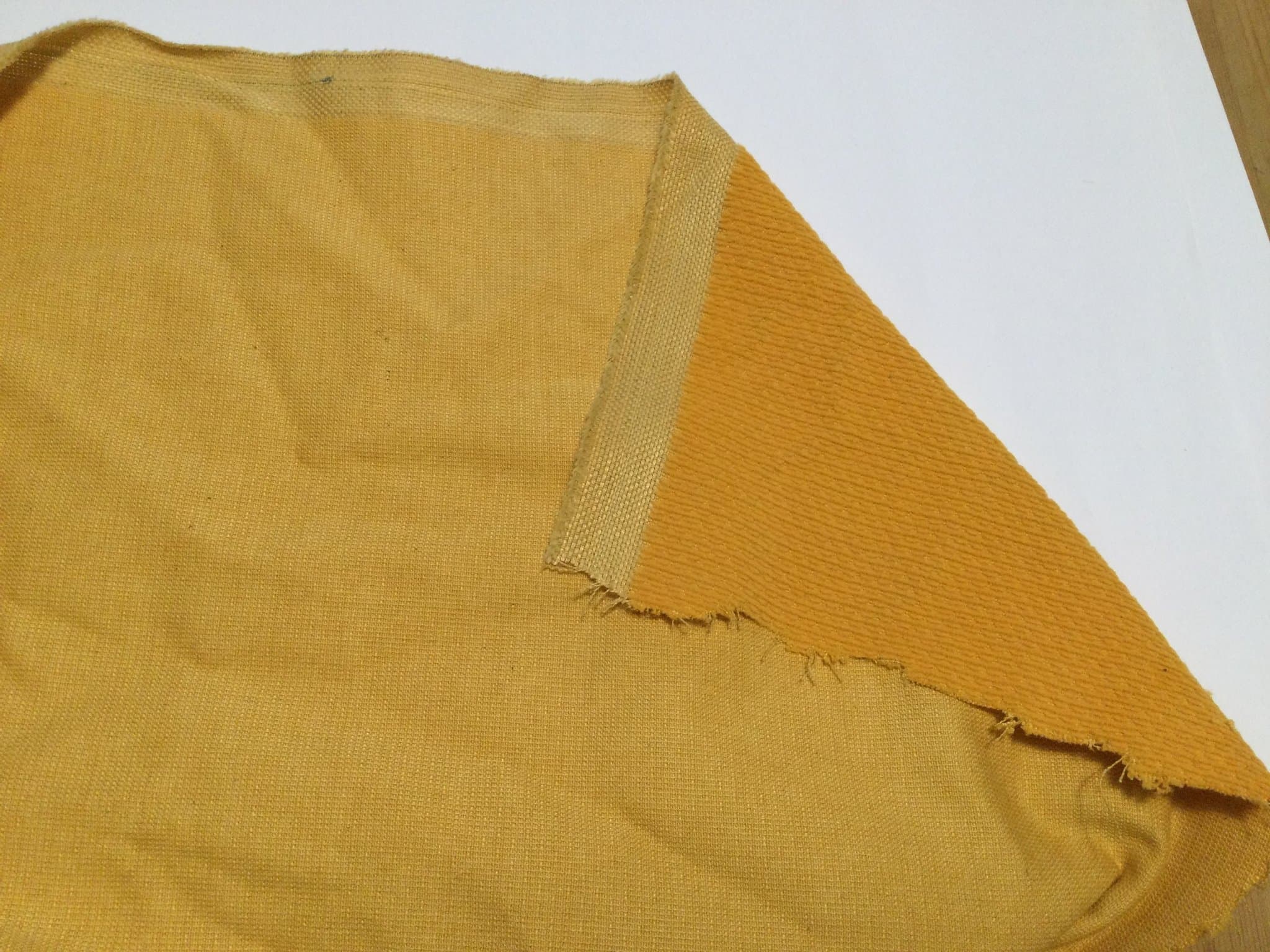 ÖVER 4 m NYTT våffelmönstrat möbeltyg ,omklädnad, kuddfodral SE beskrivning!