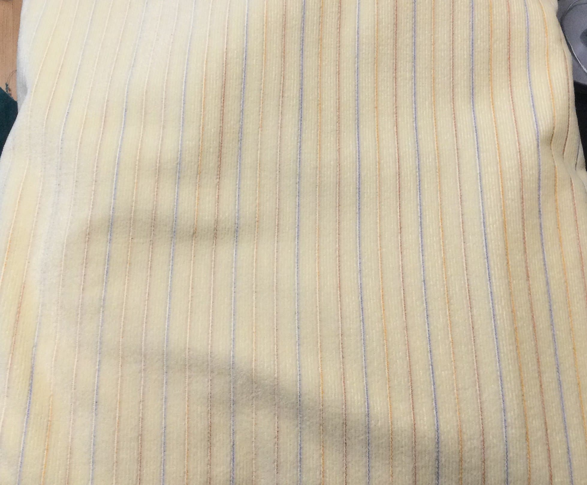 5 m NYTT gräddfärgat sammetslent randigt möbeltyg,omklädnad SE beskrivning!