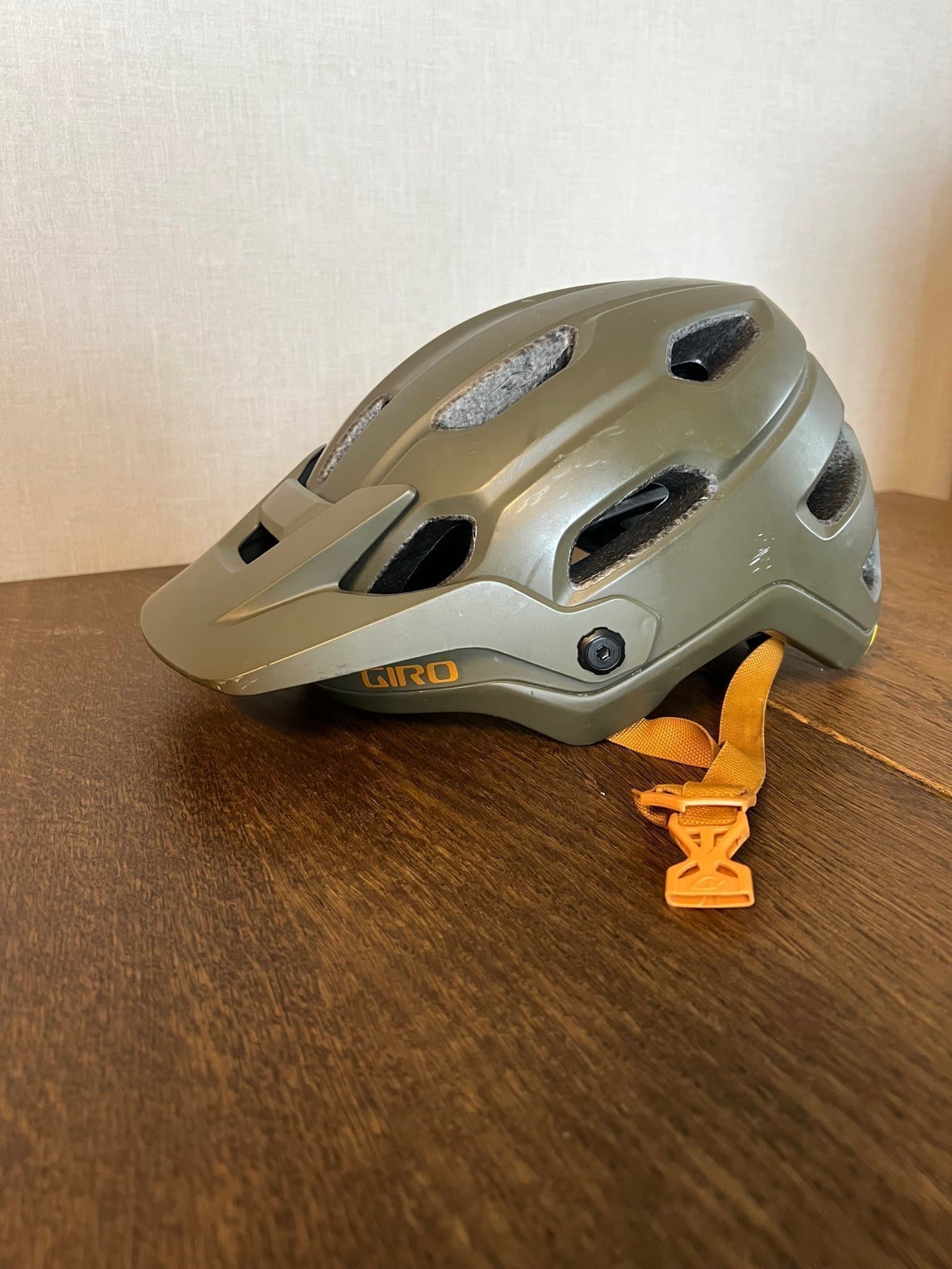 Giro Source MIPS Cykelhjälm - Storlek M i fint skick hjälm