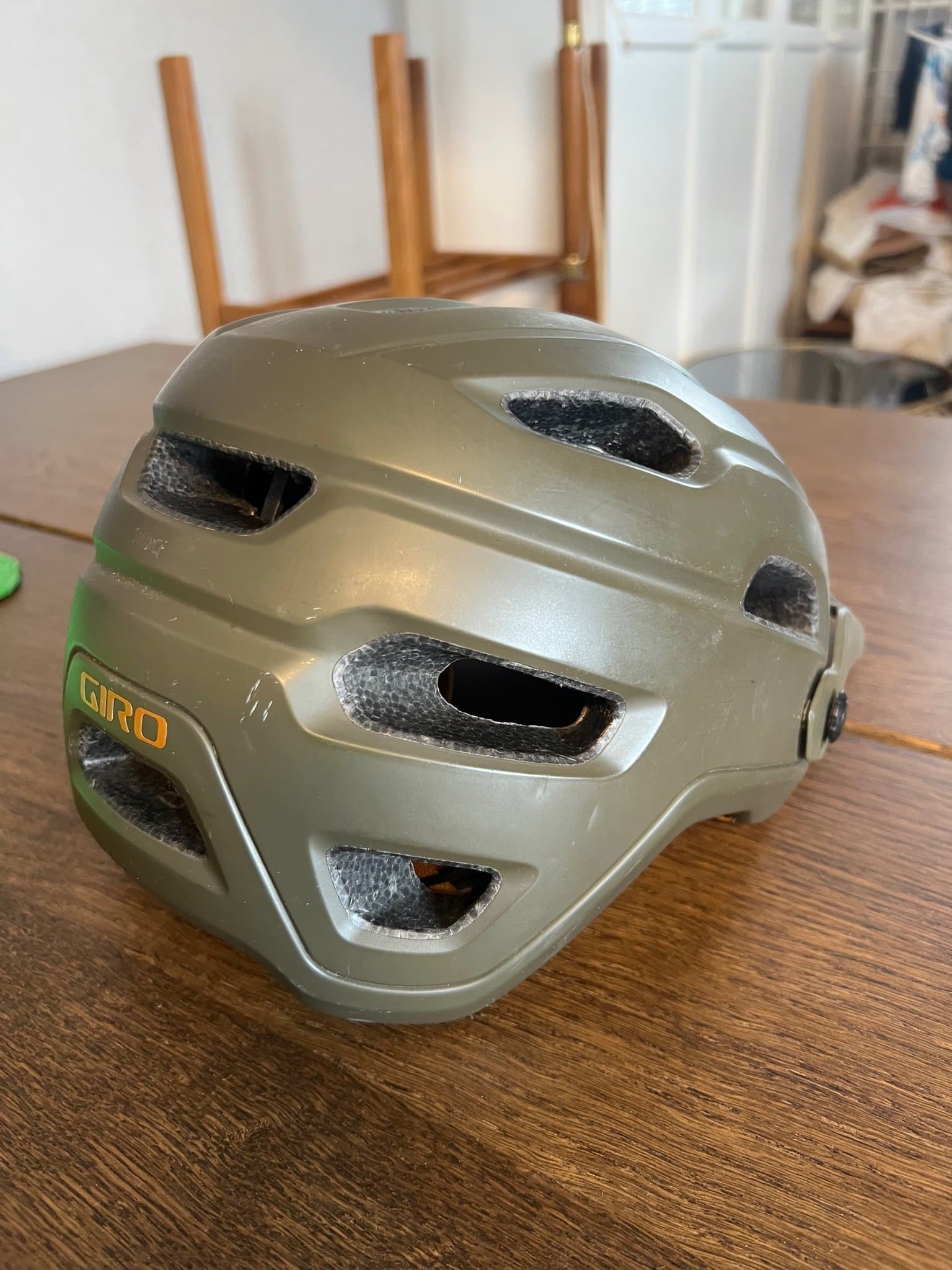 Giro Source MIPS Cykelhjälm - Storlek M i fint skick hjälm