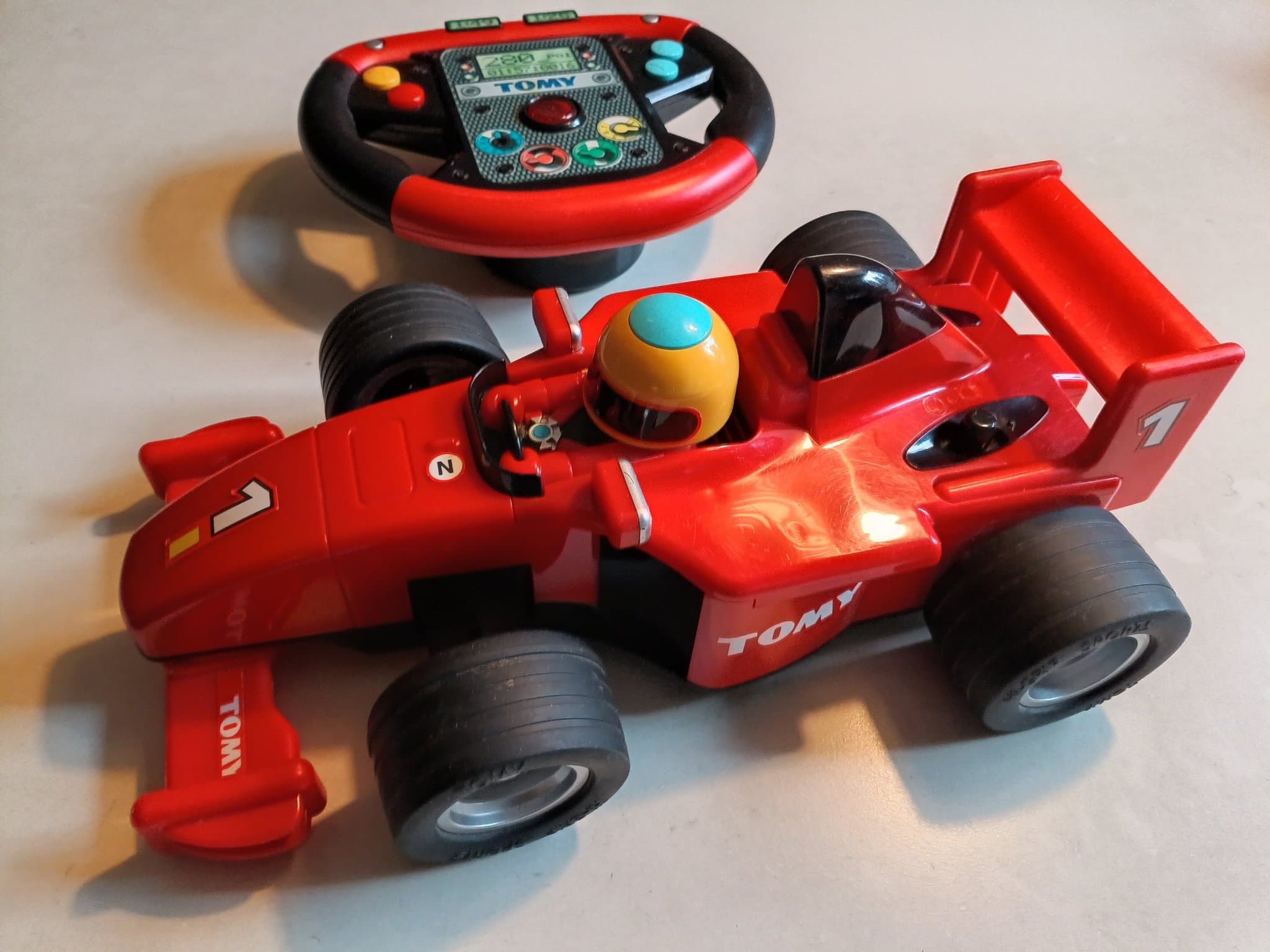Tomy radiostyrd Formel 1-bil med rattkontroll