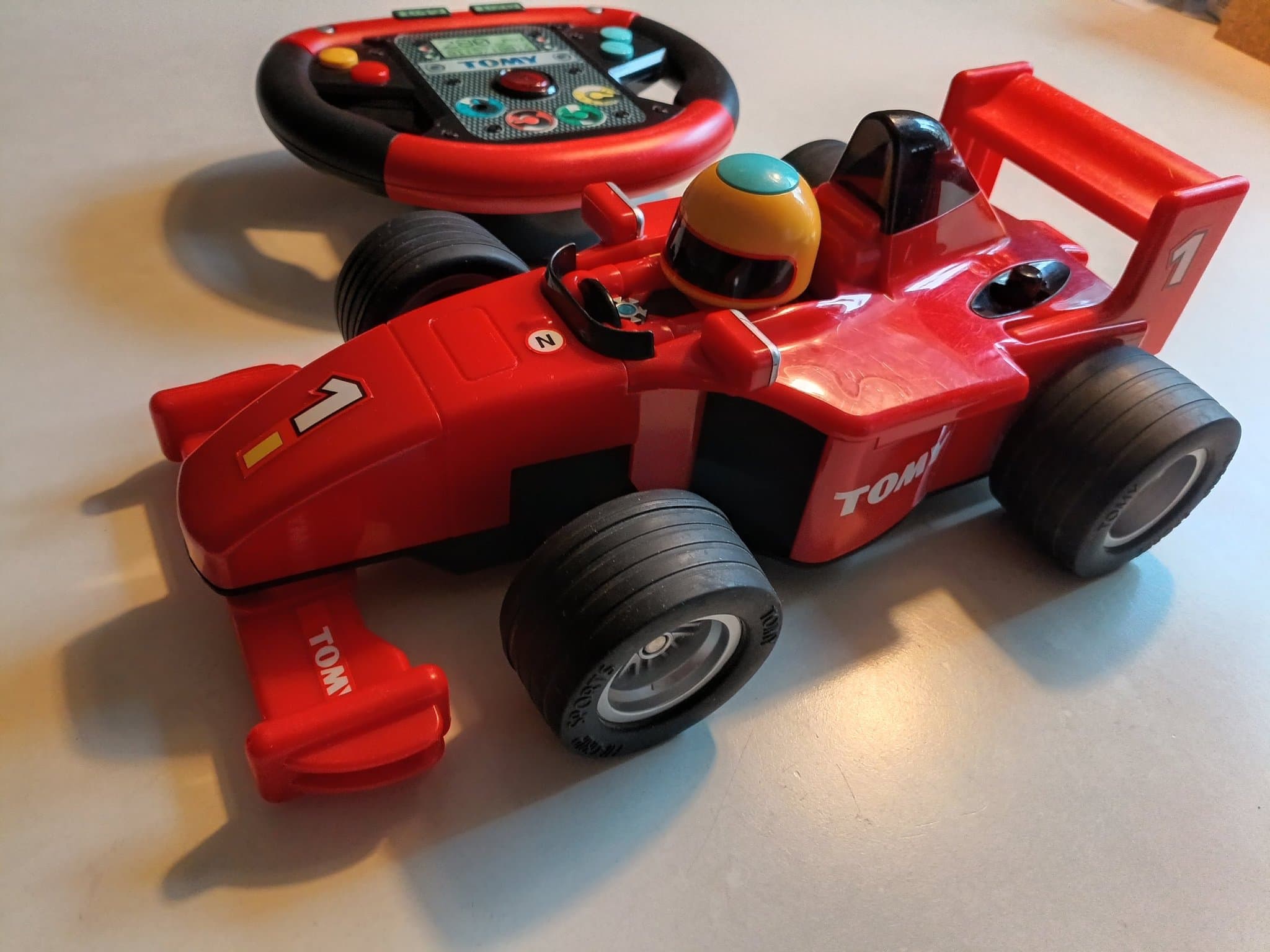 Tomy radiostyrd Formel 1-bil med rattkontroll