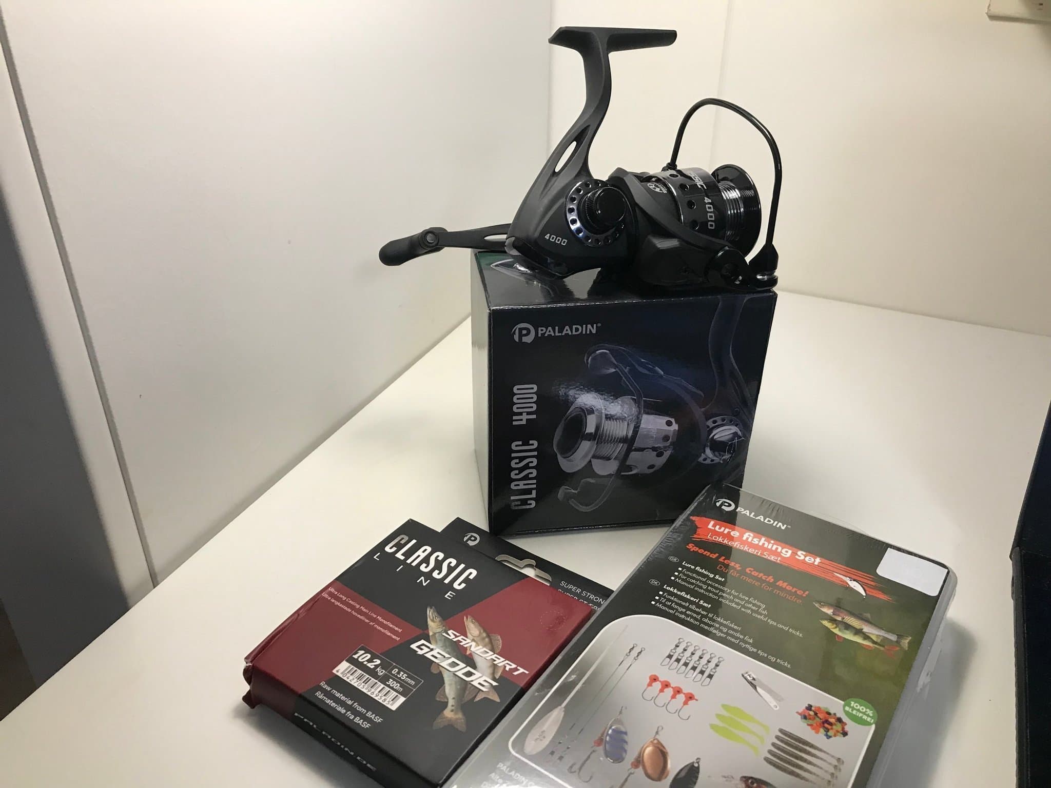 Fiskeset ny: rulle Paladin Classic 4000, lina, beten, allt i kartong och oanvänt