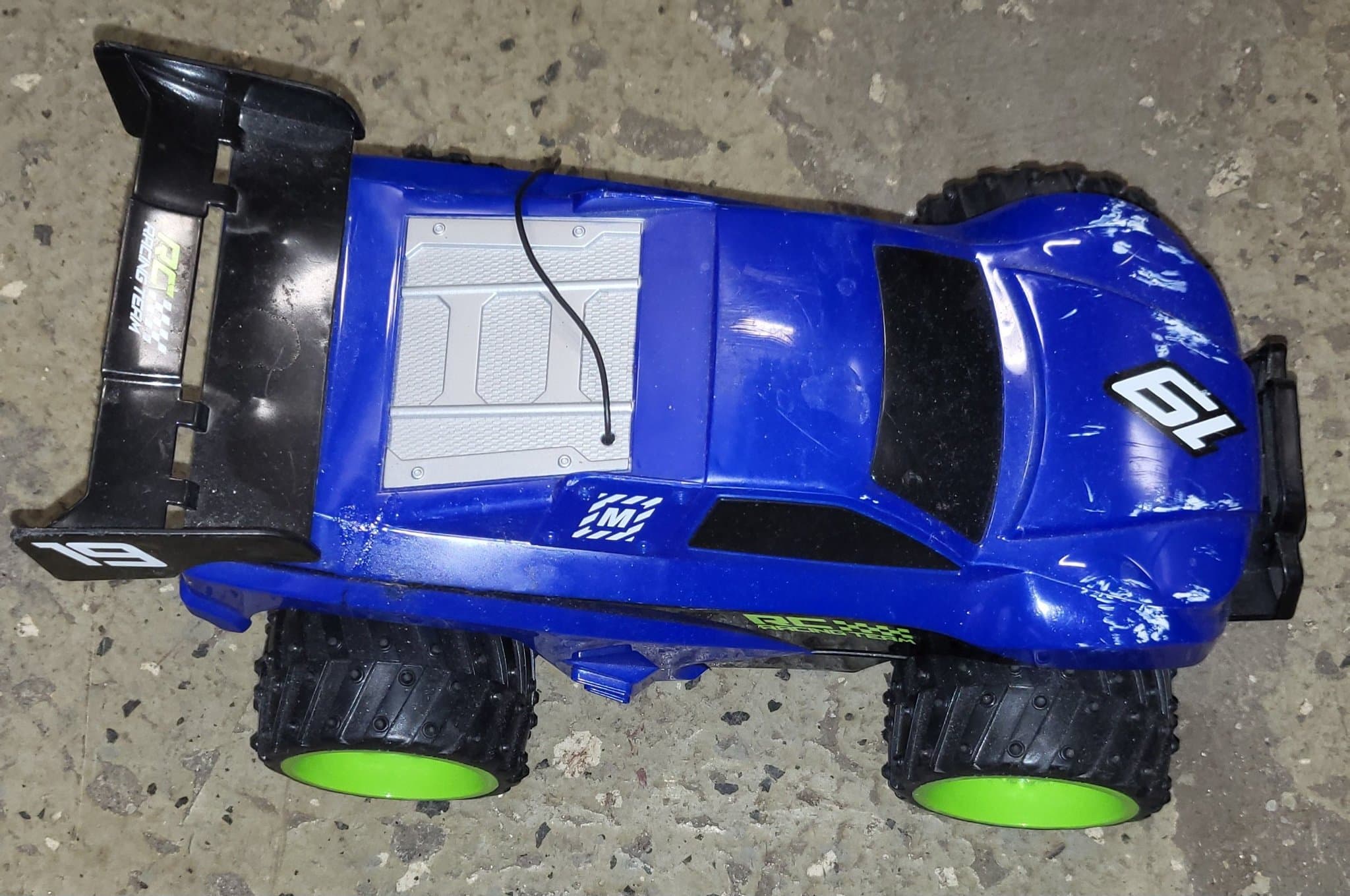 Radiostyrd bil ej fjärrkontroll? Till någon som behöver ()(Samlarobjekt?)