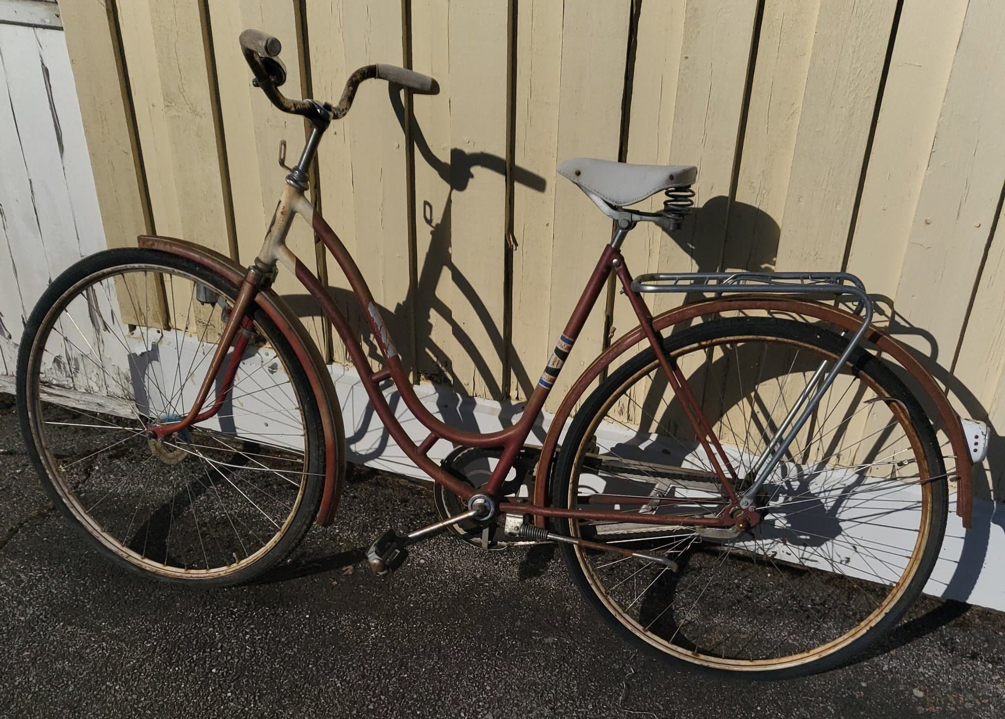 Rex tjejcykel? Till någon som behöver (reservdelar?) (Samlarobjekt?)