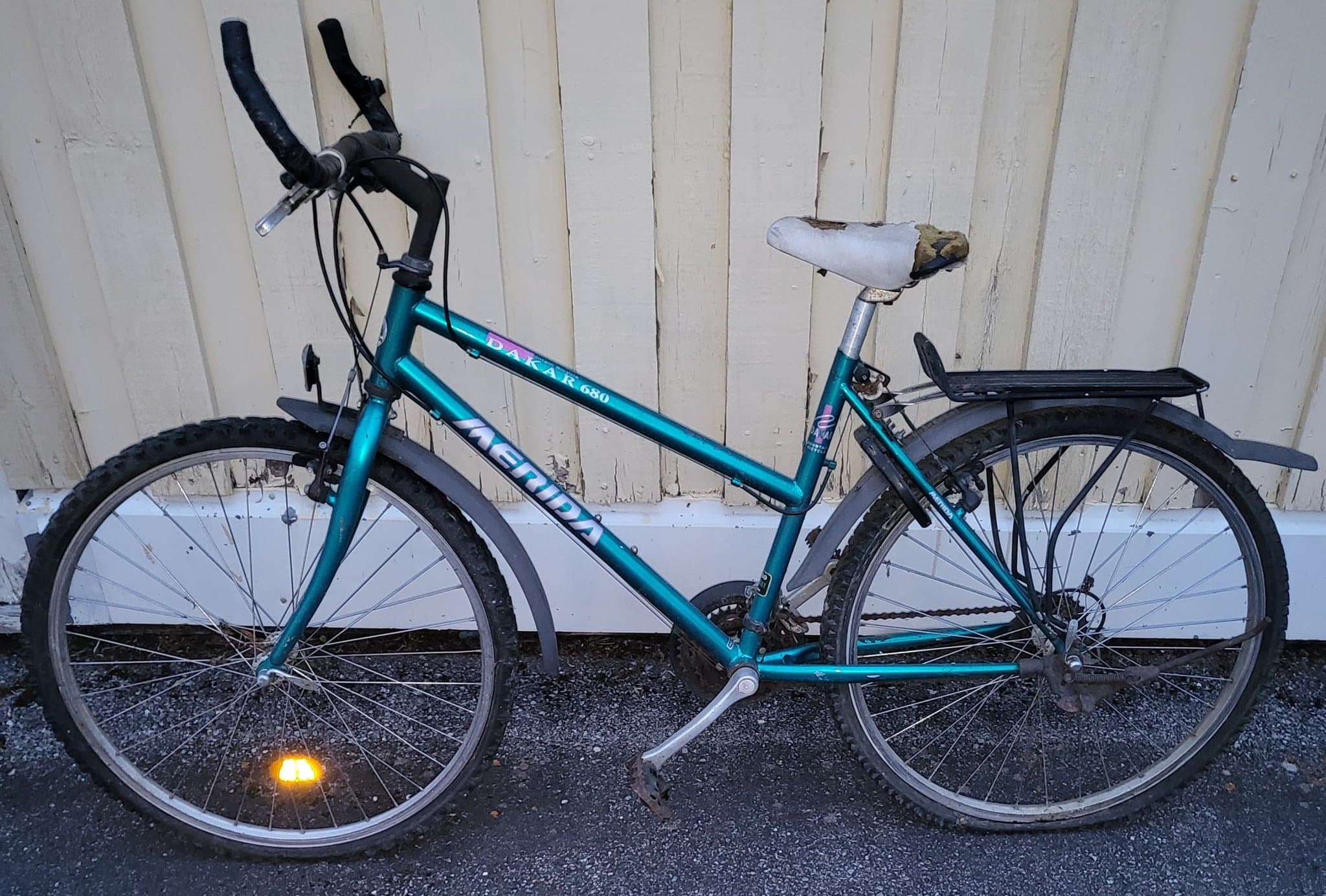 Tjejcykel renoveringsobje? Till någon som behöver (reservdelar?) (Samlarobjekt?)