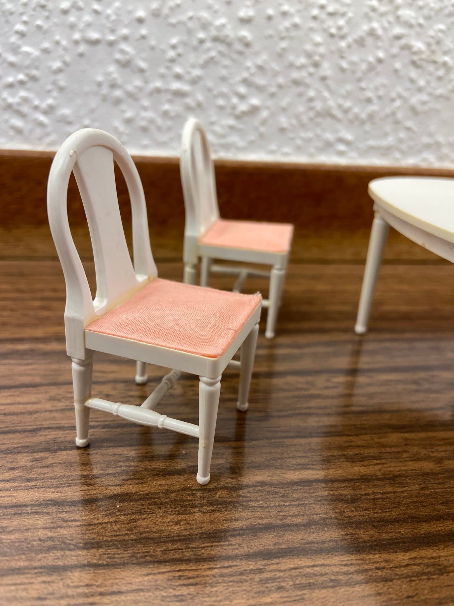 Brio - Bord - Stolar - Matsalsmöbel - Dockskåp