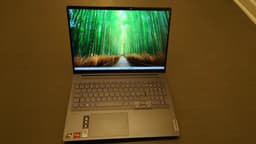 Lenovo Laptop med AMD Ryzen 5 5600H och Radeon Graphics