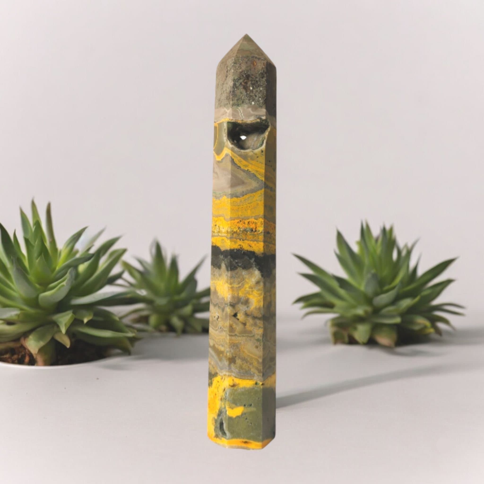 Jättefint stort Bumblebee Jaspis torn Kristall / Natursten / Ädelsten prydnad NY