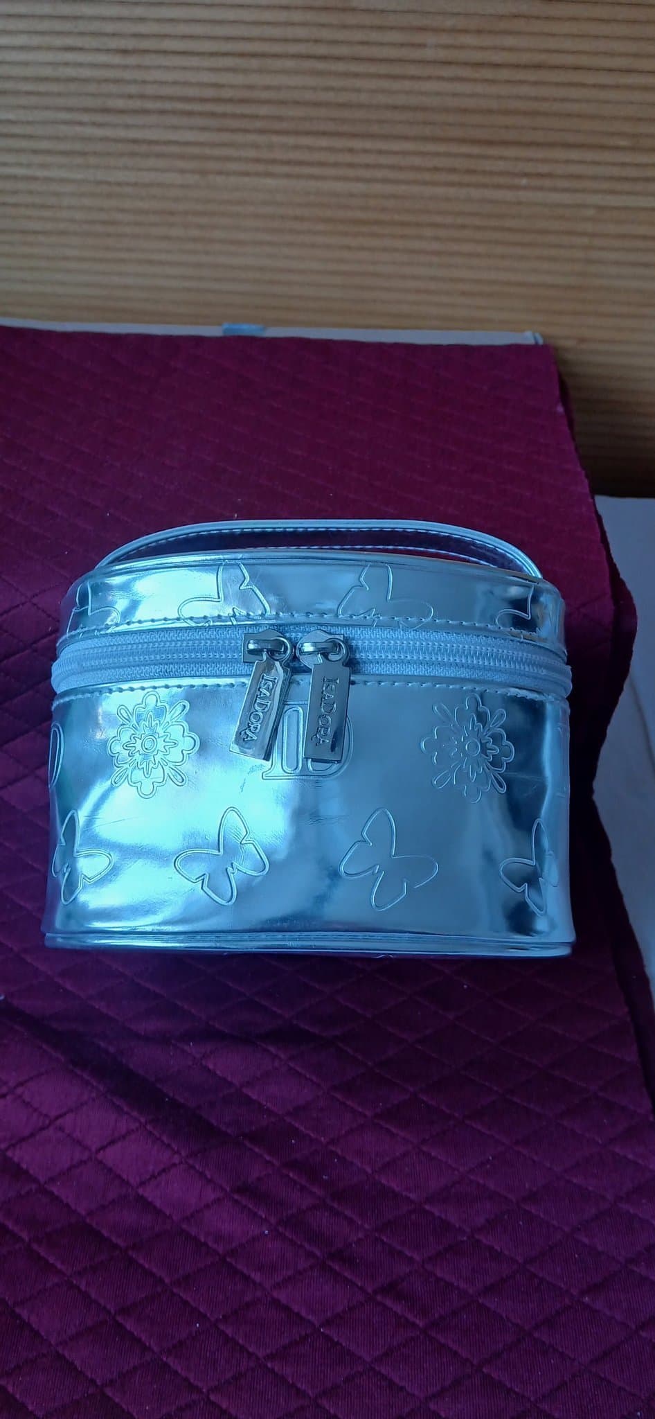 NY, MYCKET ELEGANT Isadora Sminkväska I SILVERFÄRGD