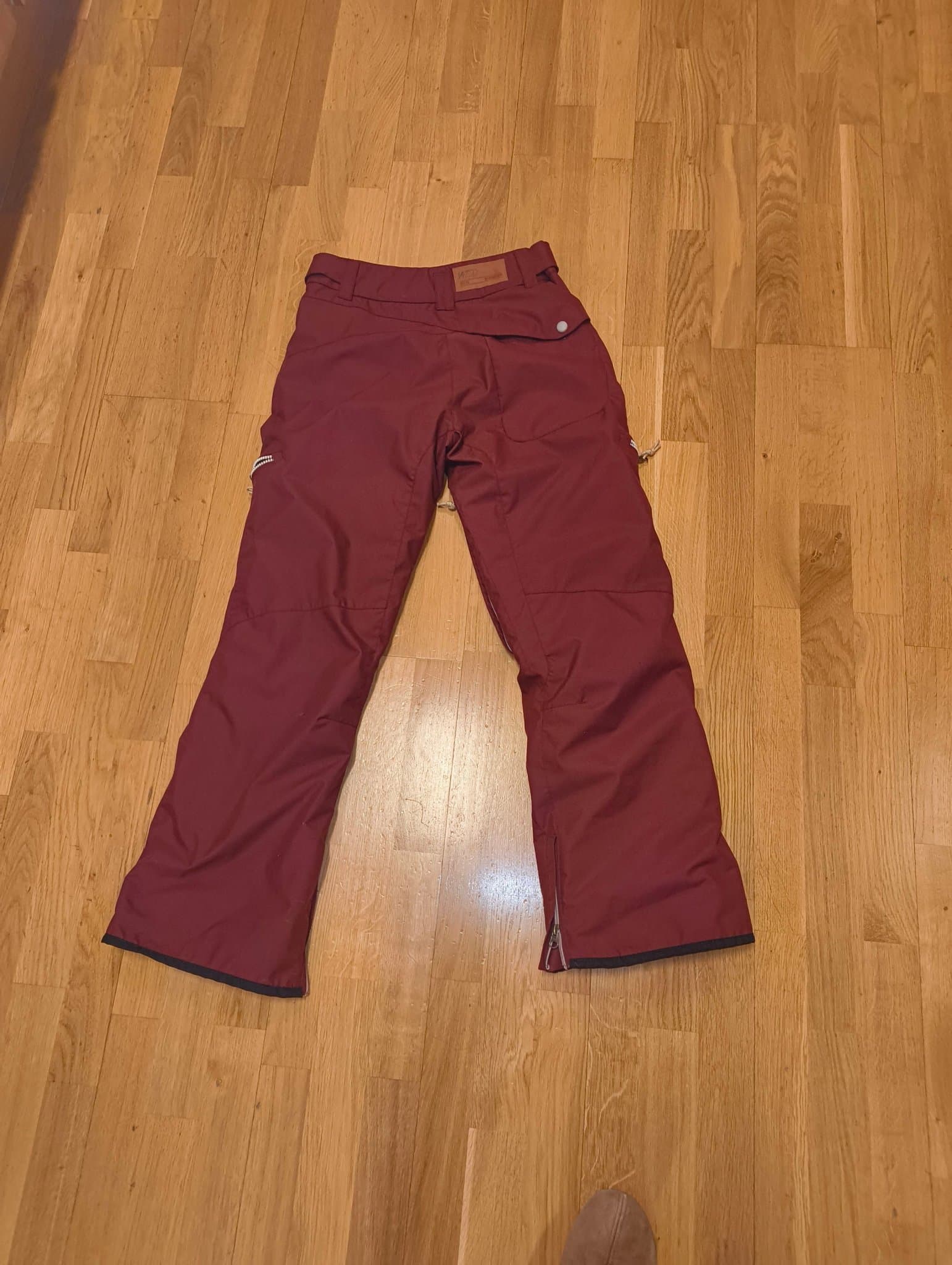 WM vinröd skidbyxor, storlek 34