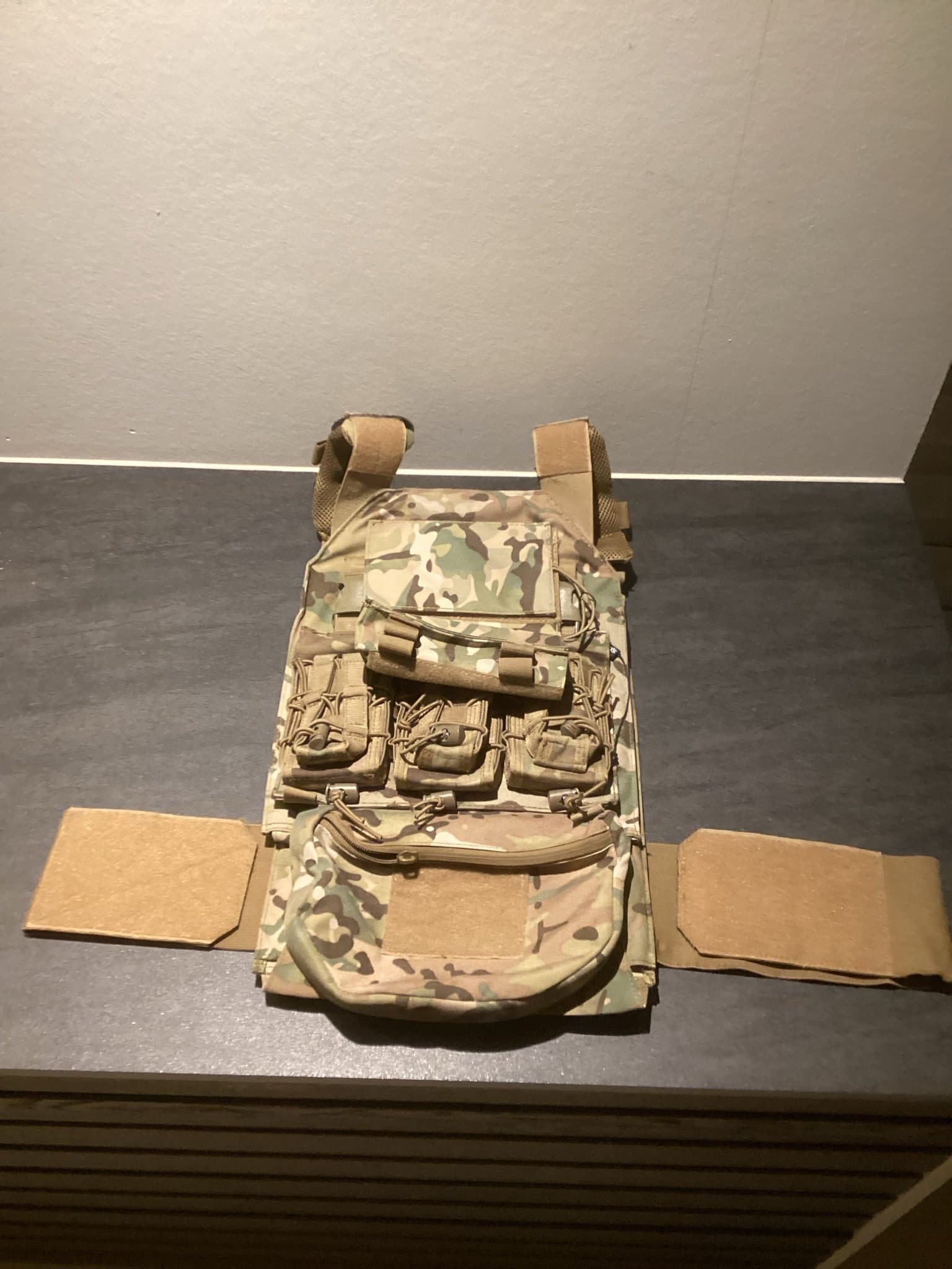 Airsoftväst / kamouflagebrun