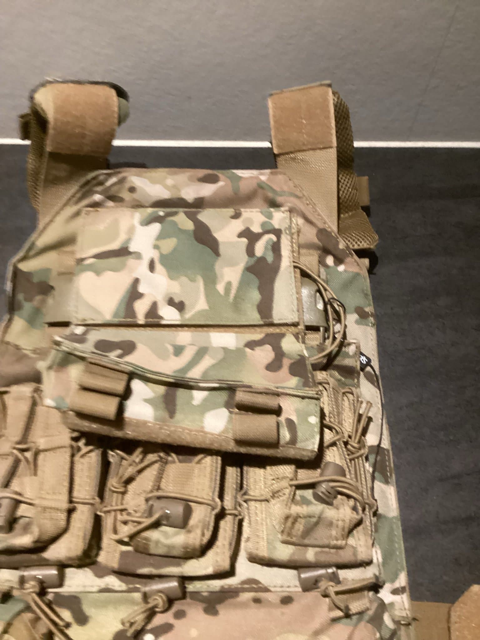 Airsoftväst / kamouflagebrun