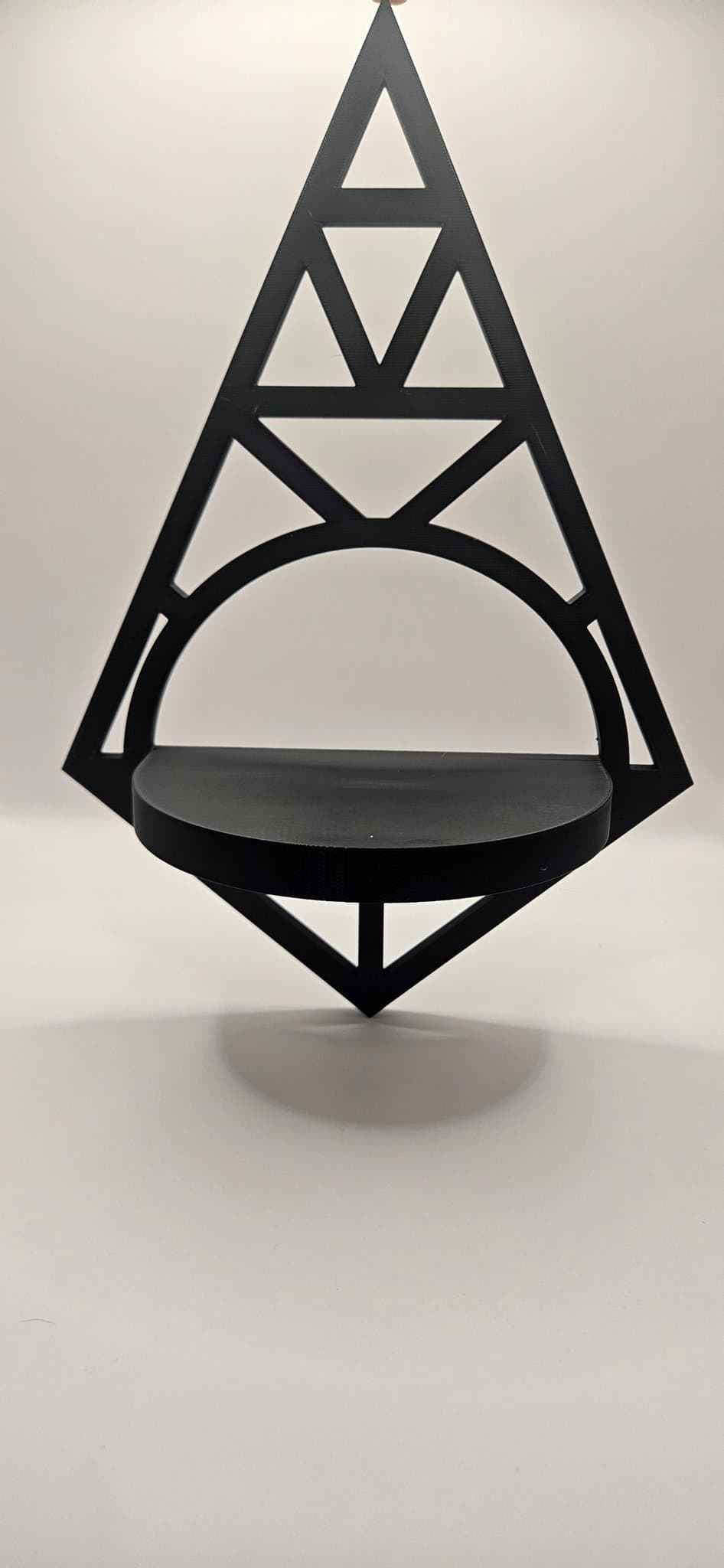 Svart Hylla med Geometrisk Design