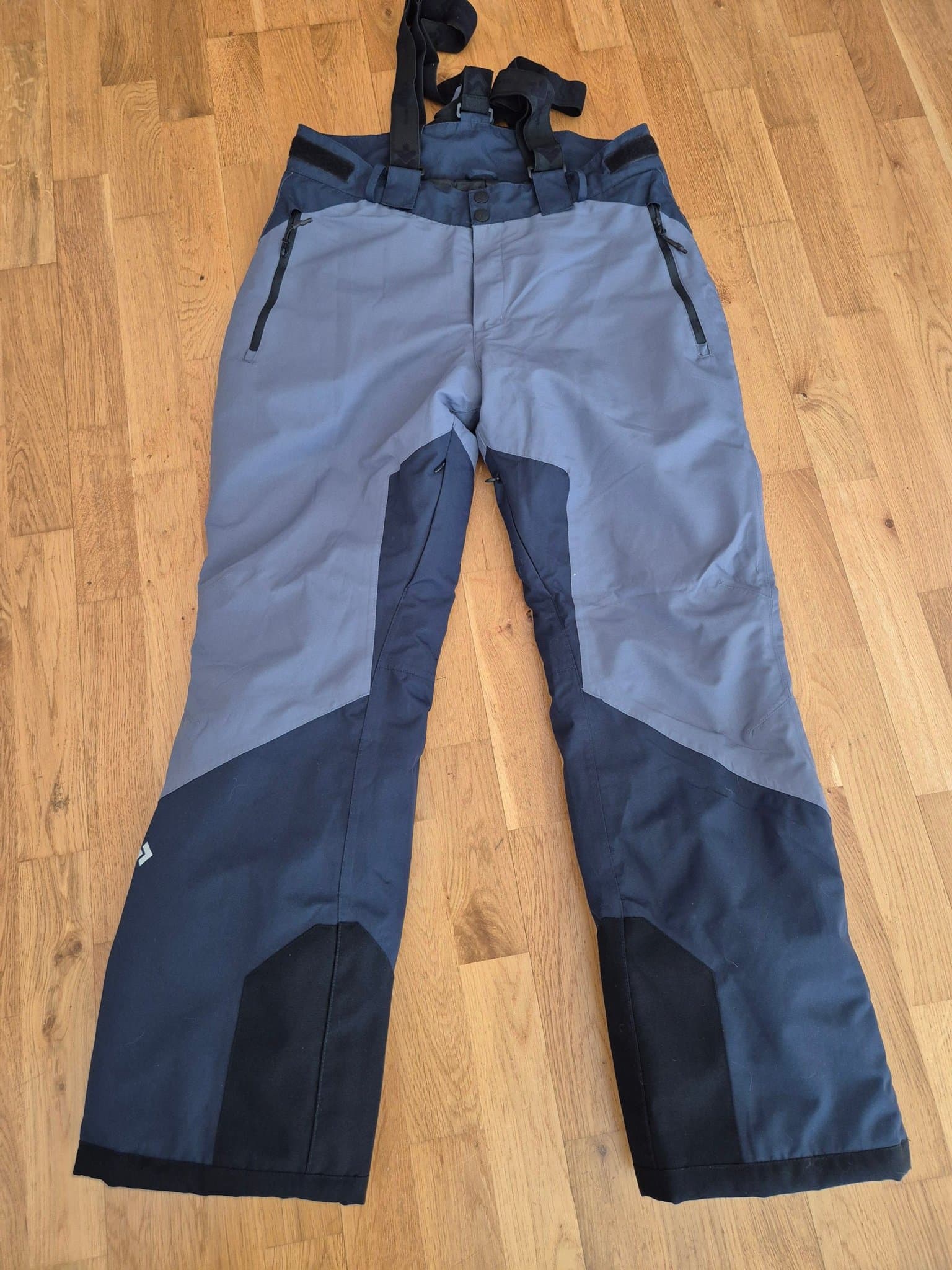 157 flerfärgade skidbyxor, storlek M