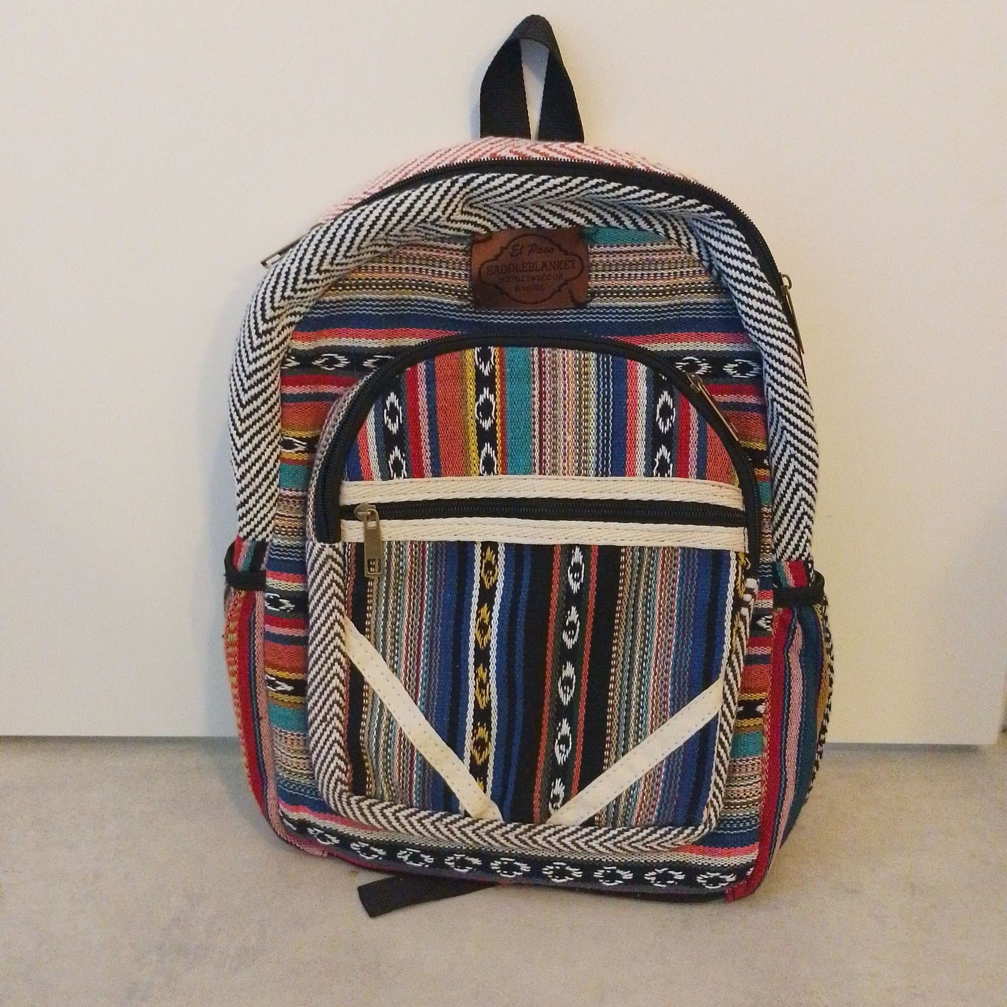 Textil Ryggsäck i mexikansk stil. Ca 30x40 cm OANVÄND