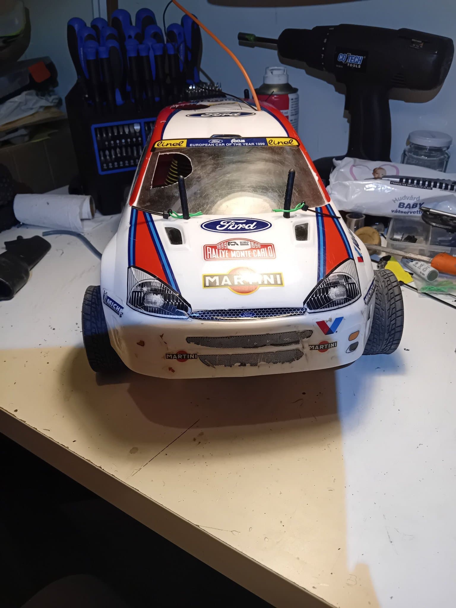 Radiostyrd bil Ford Focus Rally med fjärrkontroll