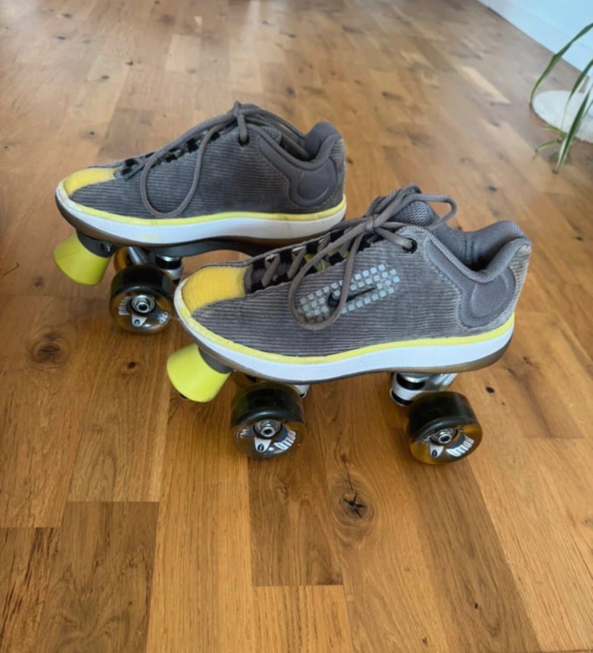 Nike Beachcombe quad Rullskridskor Grå/Gul