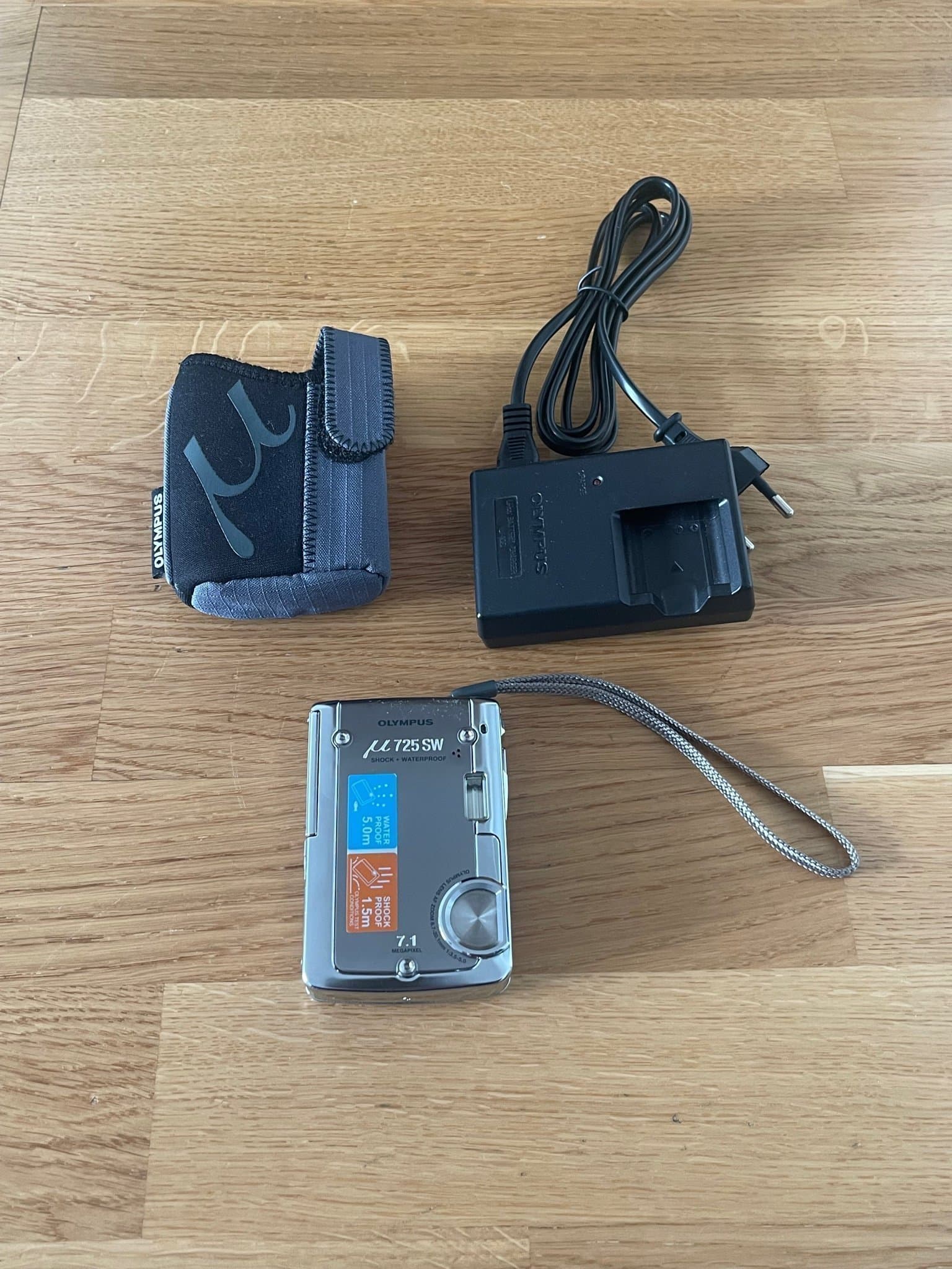 Olympus µ 725 SW Digitalkamera 7.1 MP