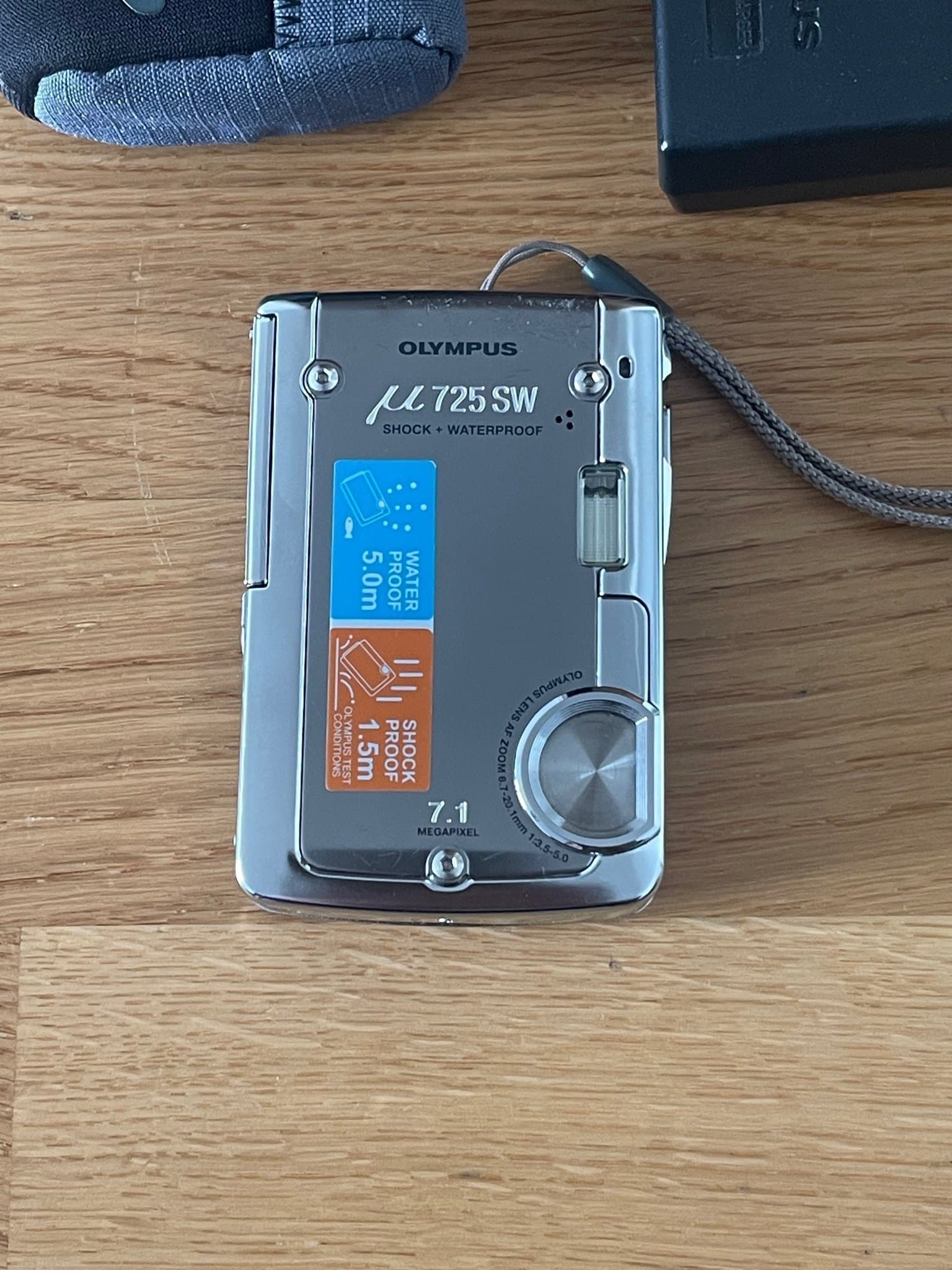 Olympus µ 725 SW Digitalkamera 7.1 MP