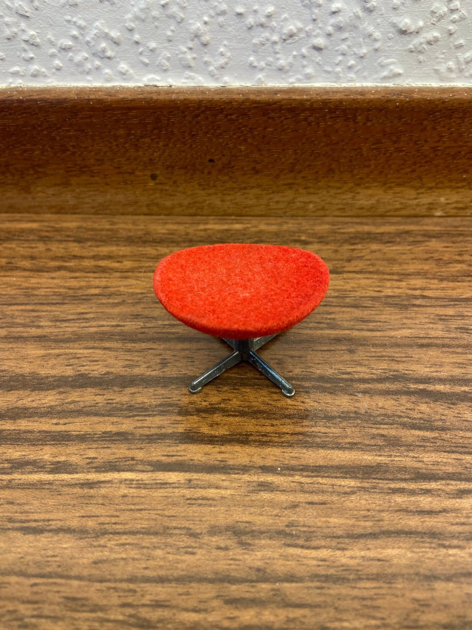 Brio - Fotpall - Ägget - Dockskåp