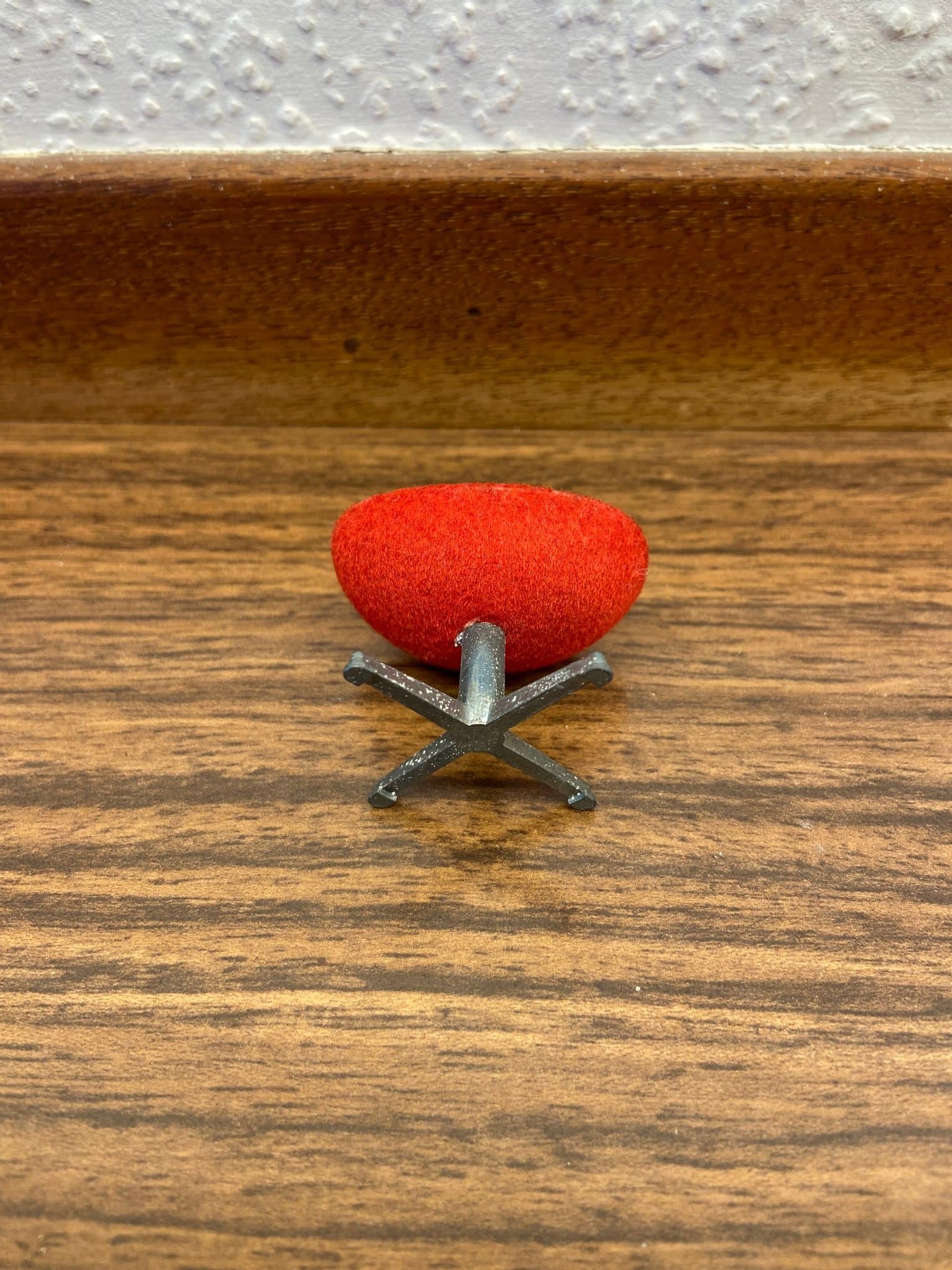 Brio - Fotpall - Ägget - Dockskåp