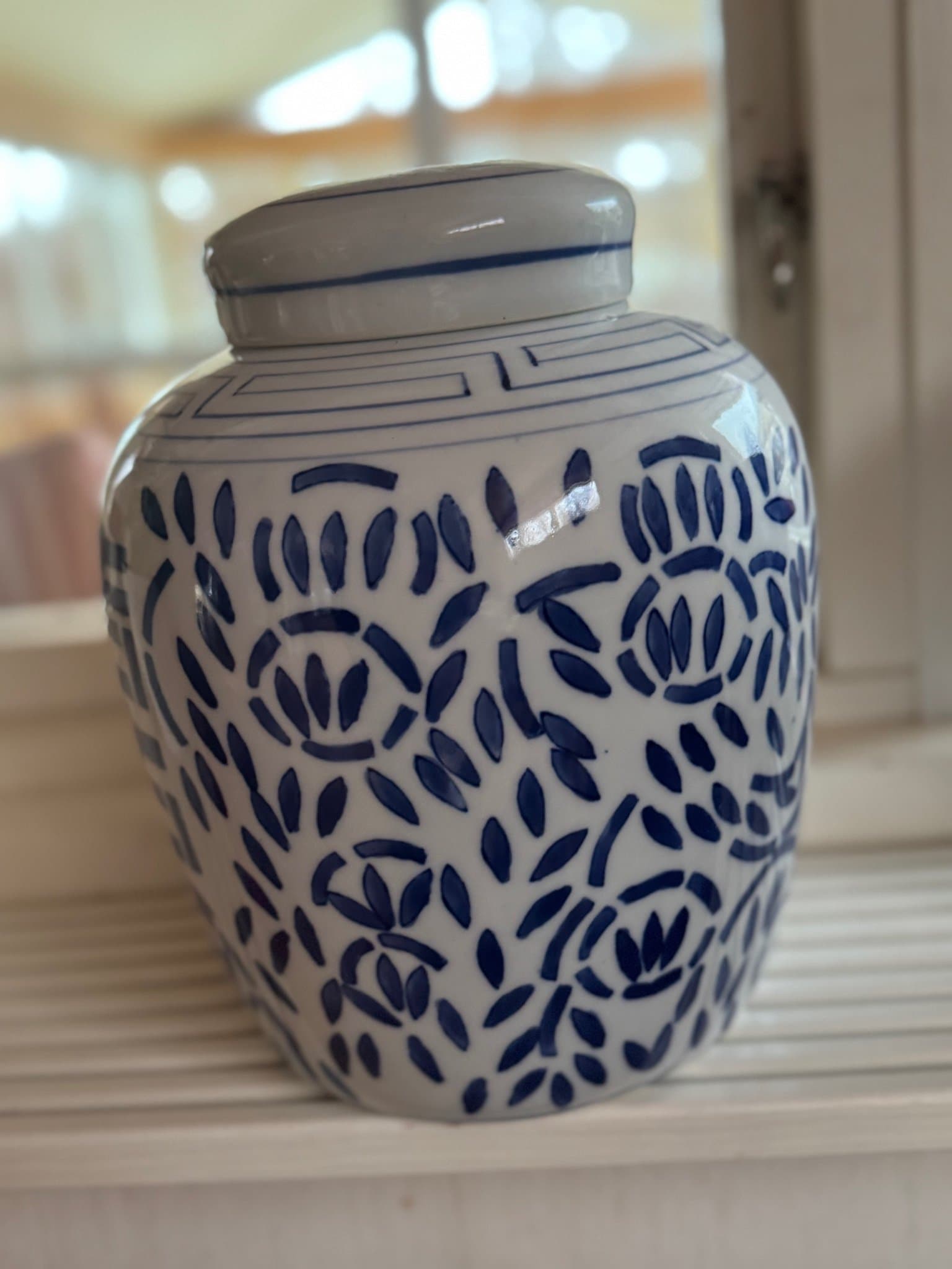 Dekorativ vas med lock