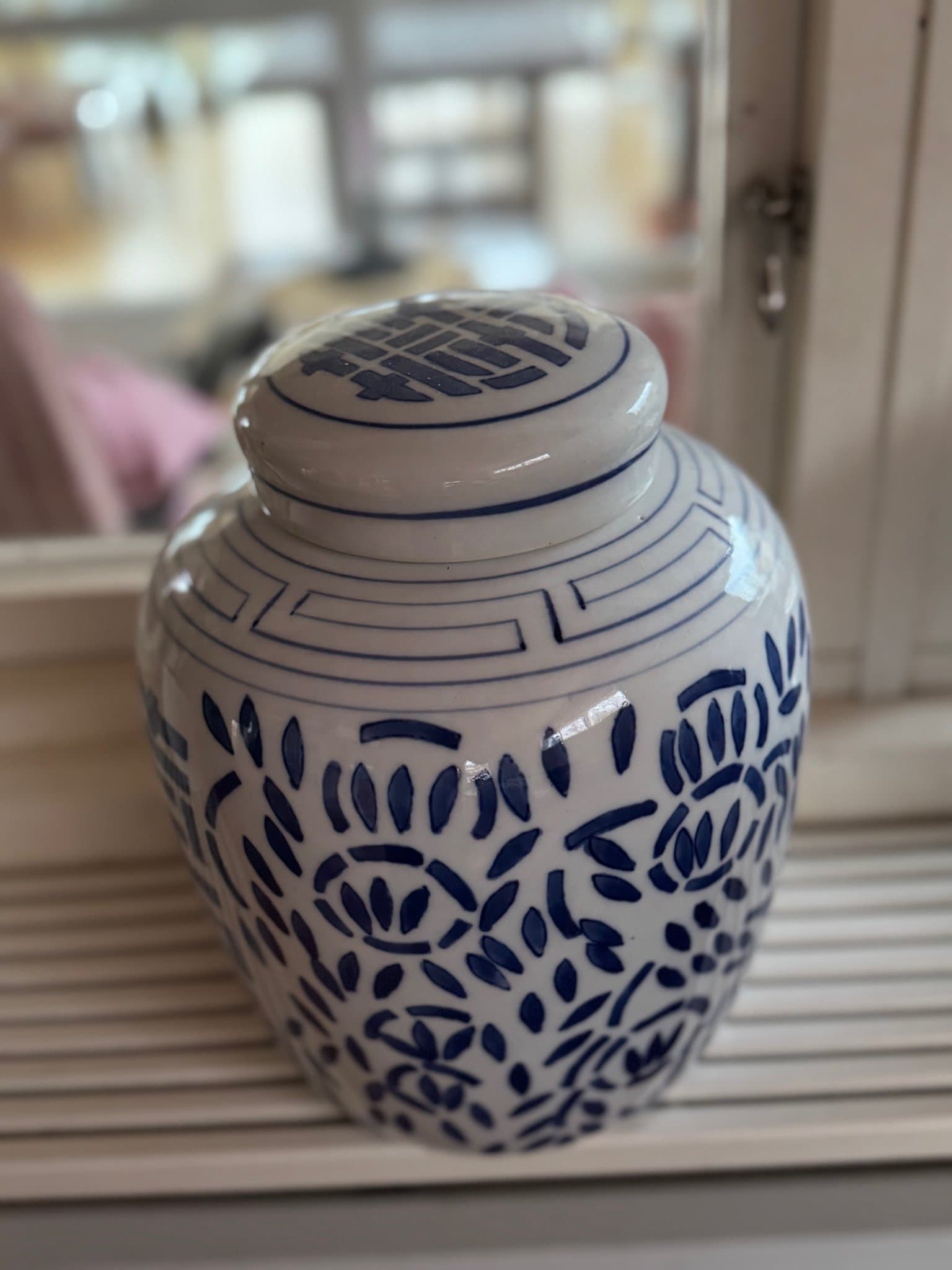 Dekorativ vas med lock