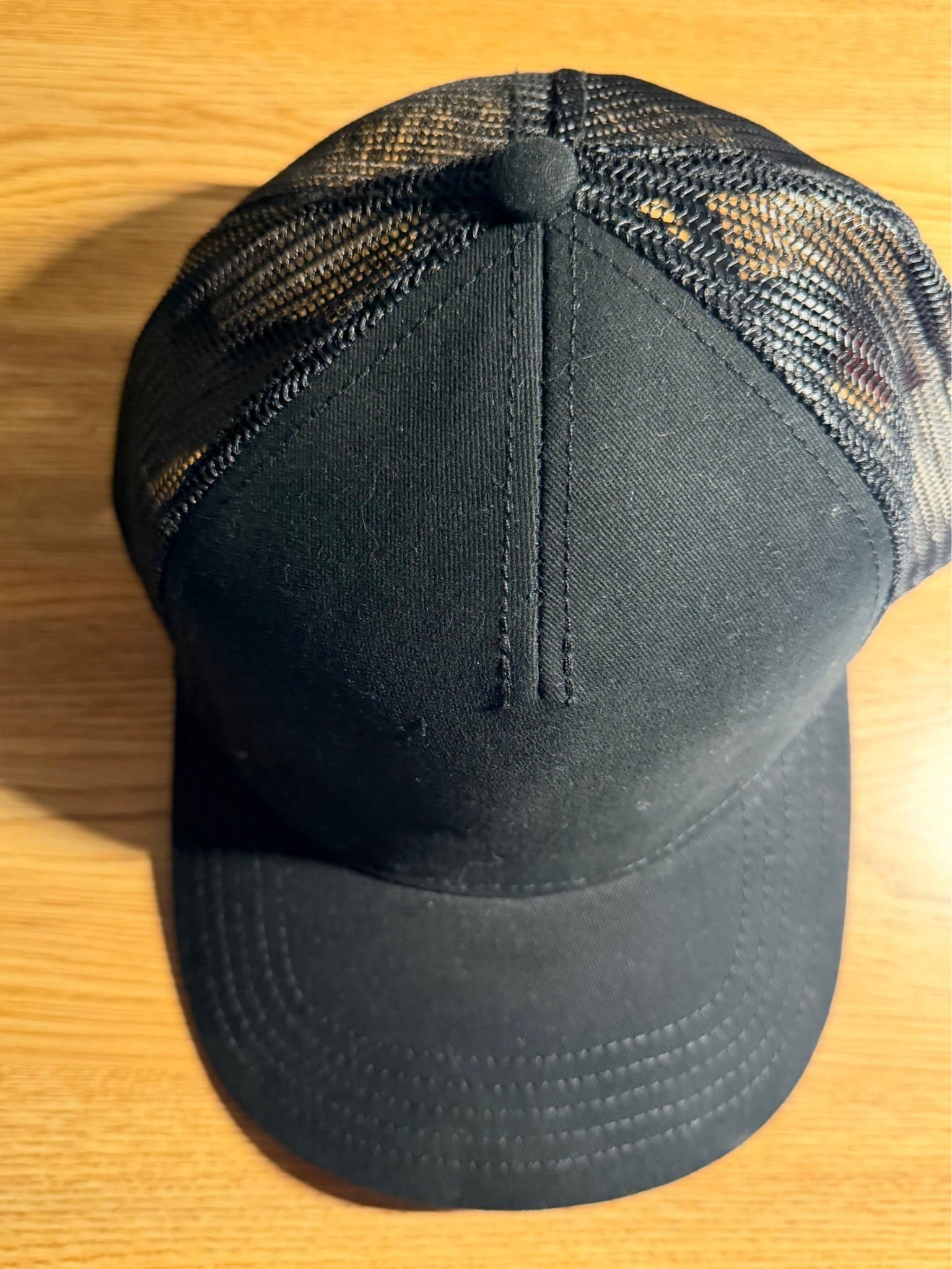 Två kepsar: 47 Brand LA keps och American Needle svart trucker keps