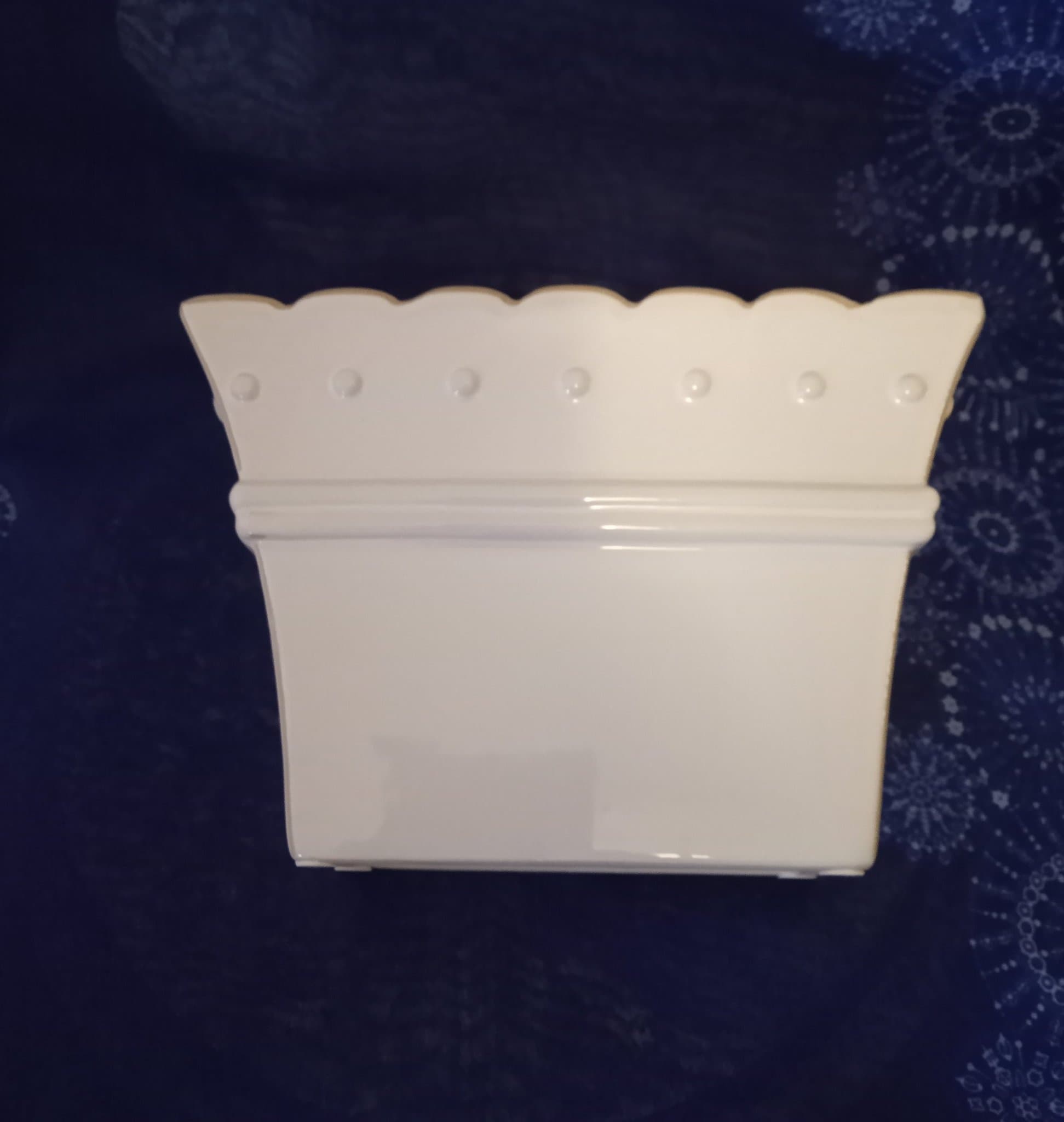 Vit fin blomkruka, höjd 14 cm, oanvänd