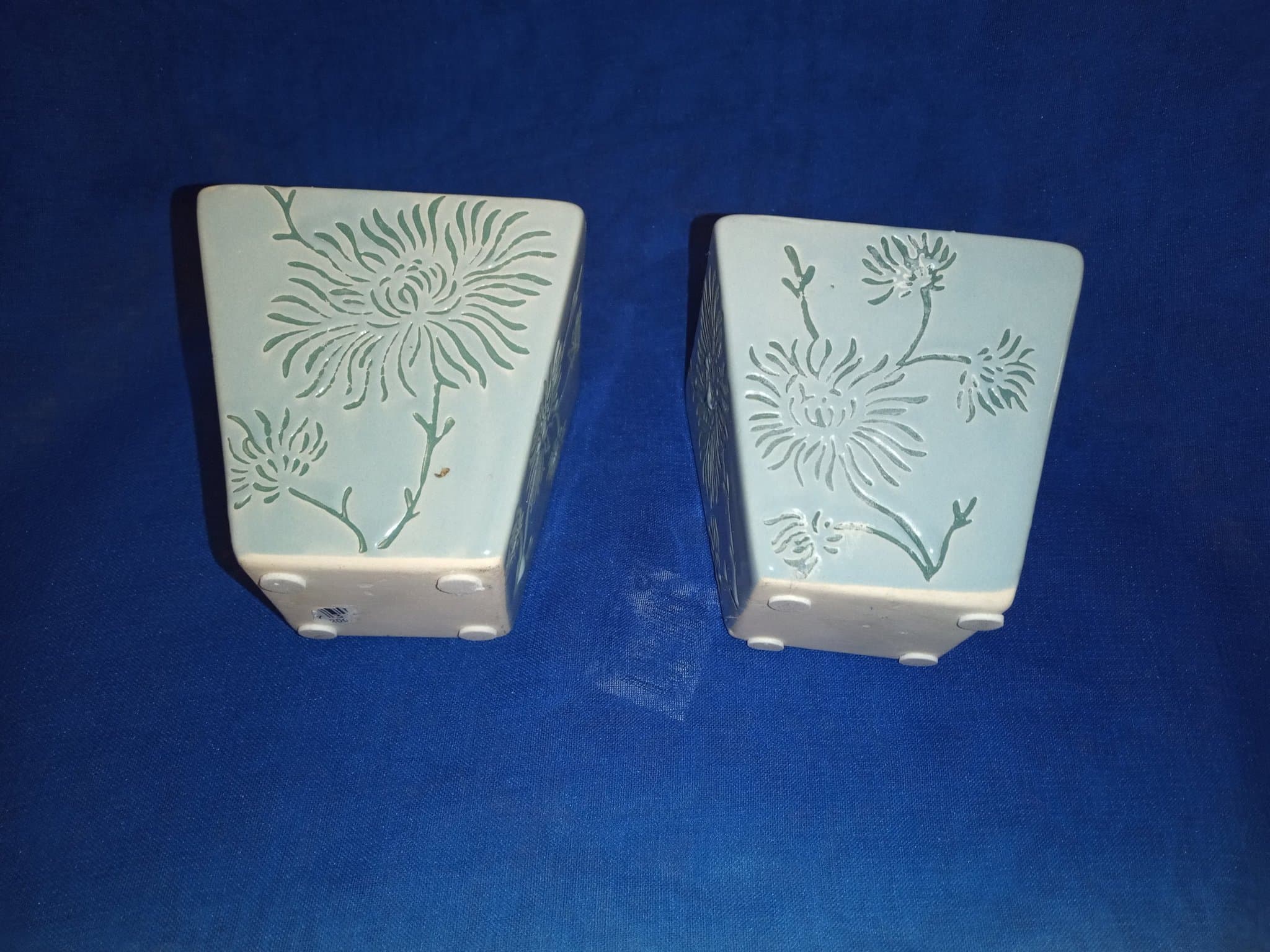 två små söta ljusgröna blomkrukor med blommönster, 7,5x7,5x4,5 cm, keramik