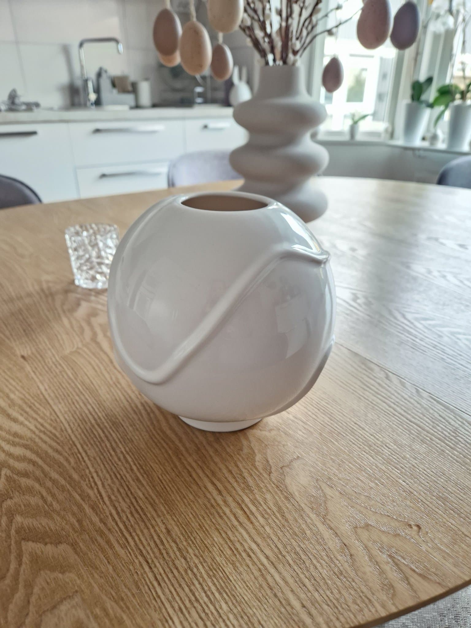 Dbkd Form vas vit keramik ny och oanvänd