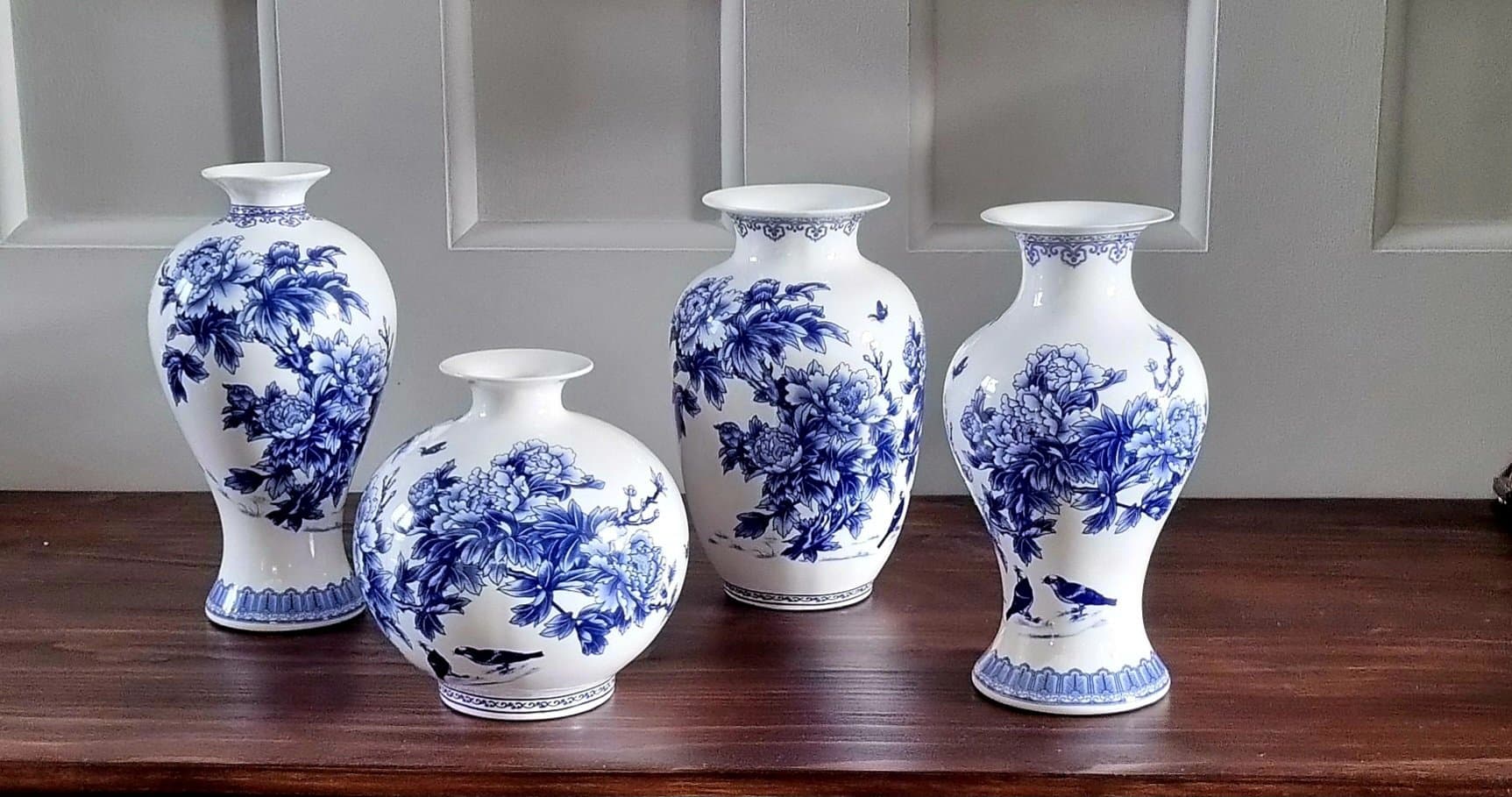 Fyra stycken nya vaser i klassiskt vitt & blått!