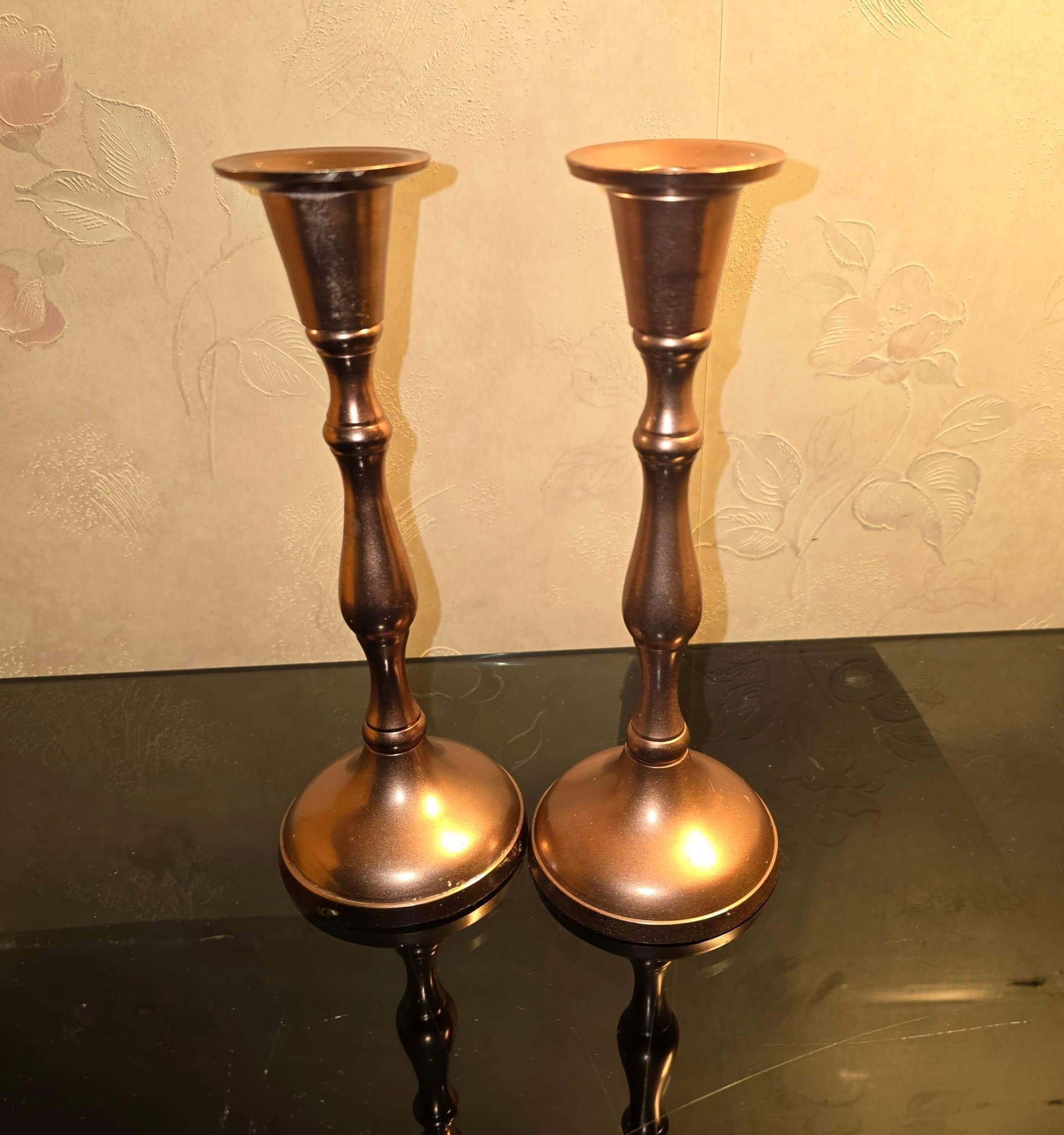 Ljusstakar i metall diameter 8 cm längden 20 cm