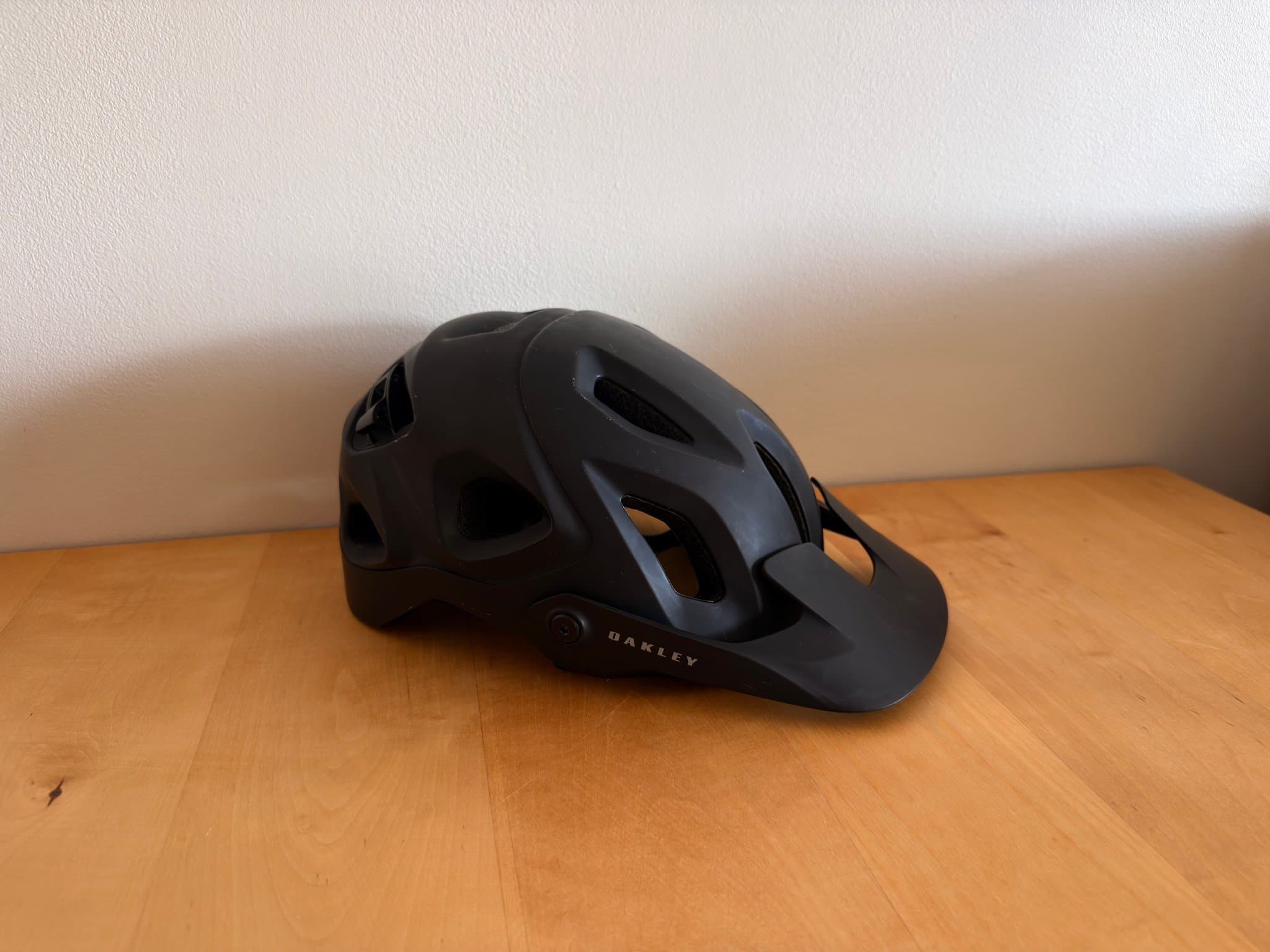 Cykelhjälm Oakley DRT5 MIPS Nypris 1490:- Hjälm